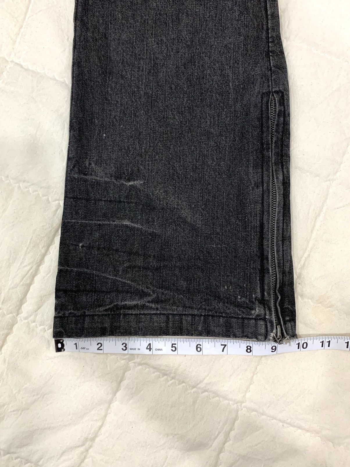 Japanese Brand 2000s Topism Flared Bondage Zipper Jeans Size US 35 - 14 Thumbnail