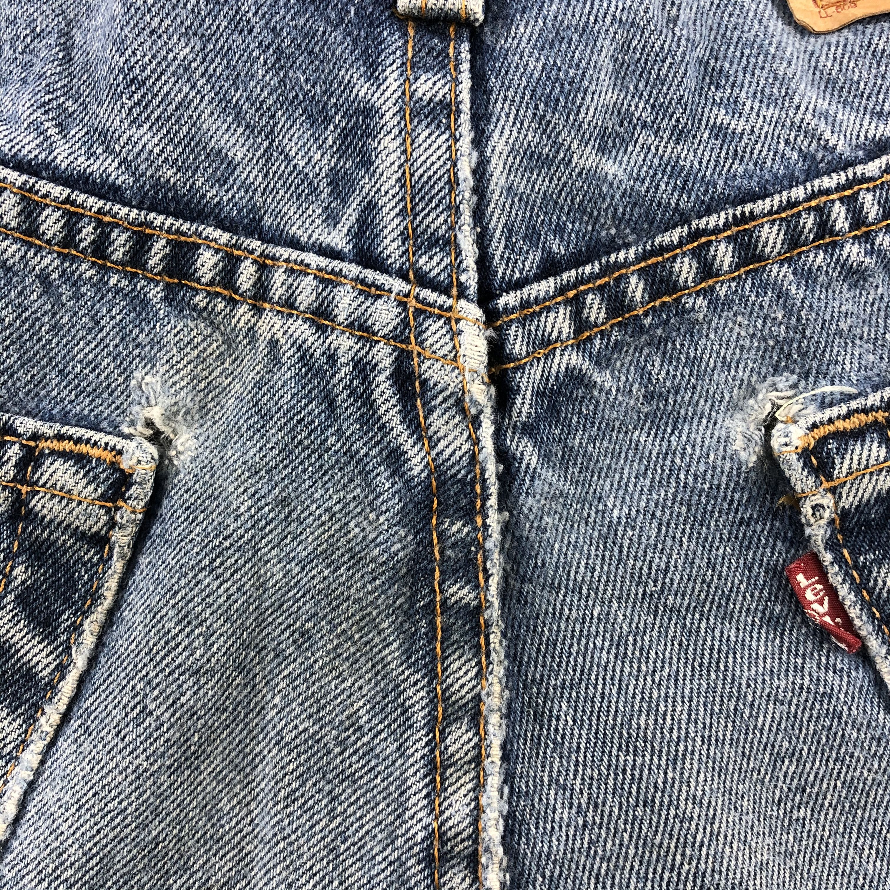 Levi's Vintage Levis 550 Jeans Distress Faded Blue Denim KJ865 Size US 31 - 9 Thumbnail