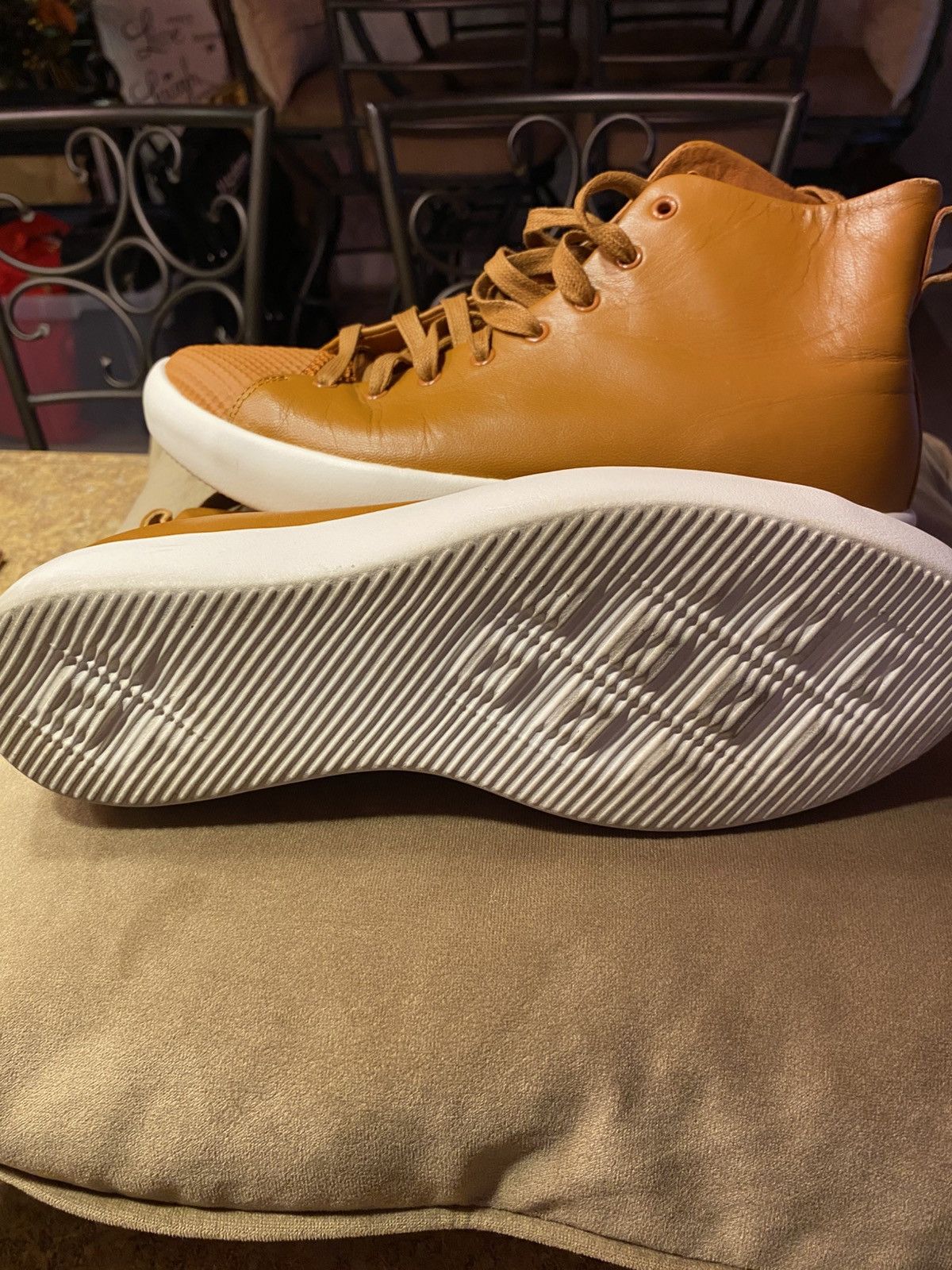 Converse Men’s high top Size US 9 / EU 42 - 2 Thumbnail
