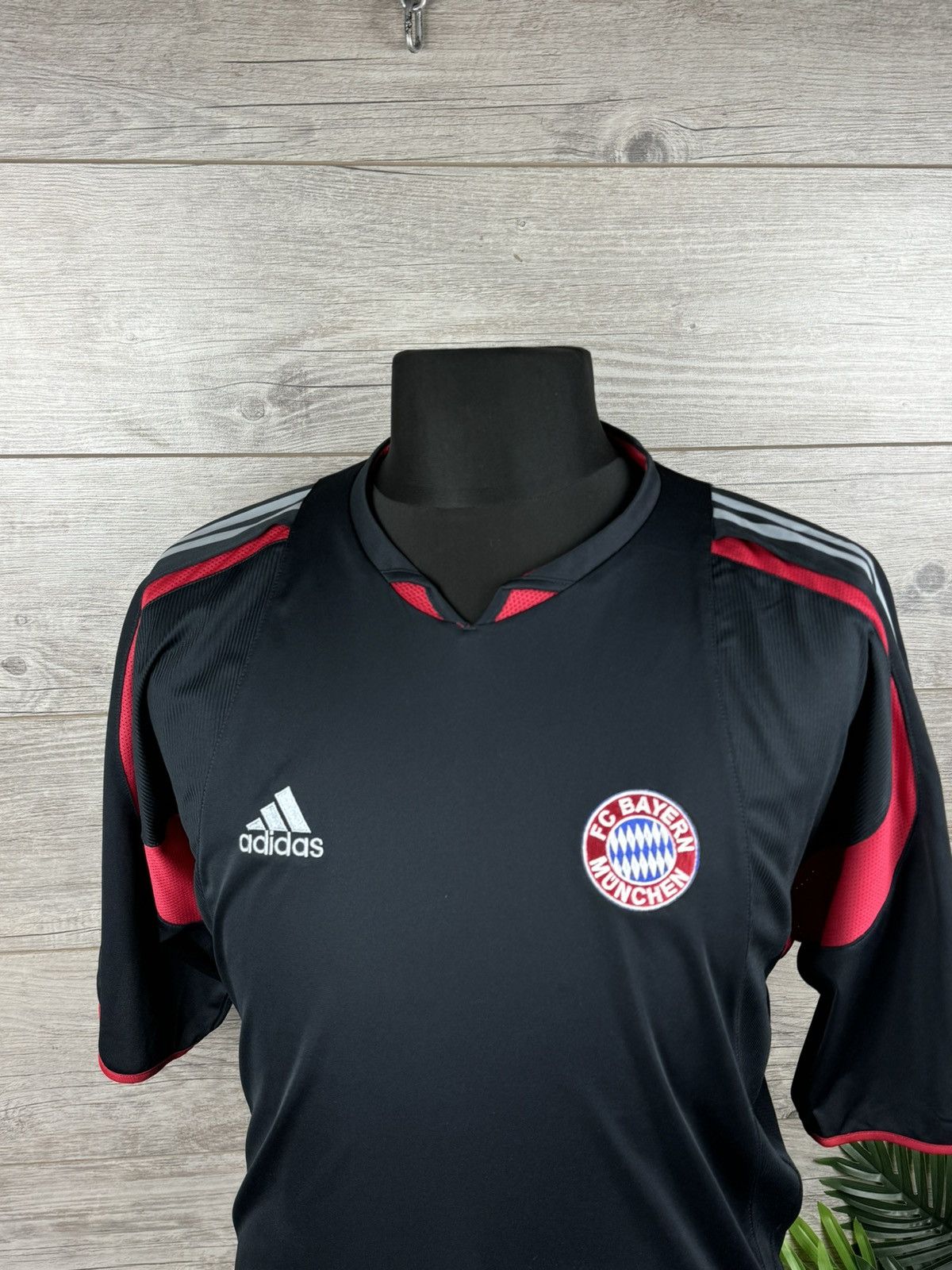 Adidas × Vintage Bayern Munich 2003-04 Adidas Training Shirt Vintage size L Size US L / EU 52-54 / 3 - 13 Thumbnail
