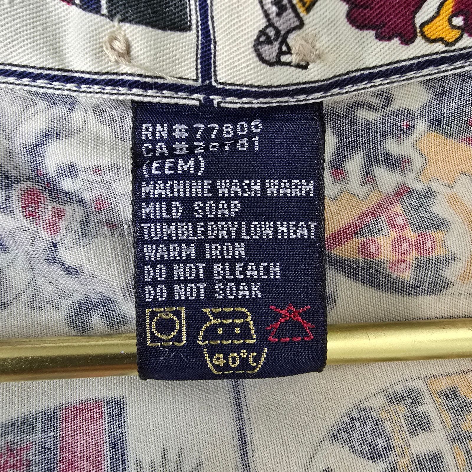Tommy Hilfiger × Vintage Tommy Hilfiger University Crest Print Shirt L Colleges 90s Size US L / EU 52-54 / 3 - 13 Thumbnail