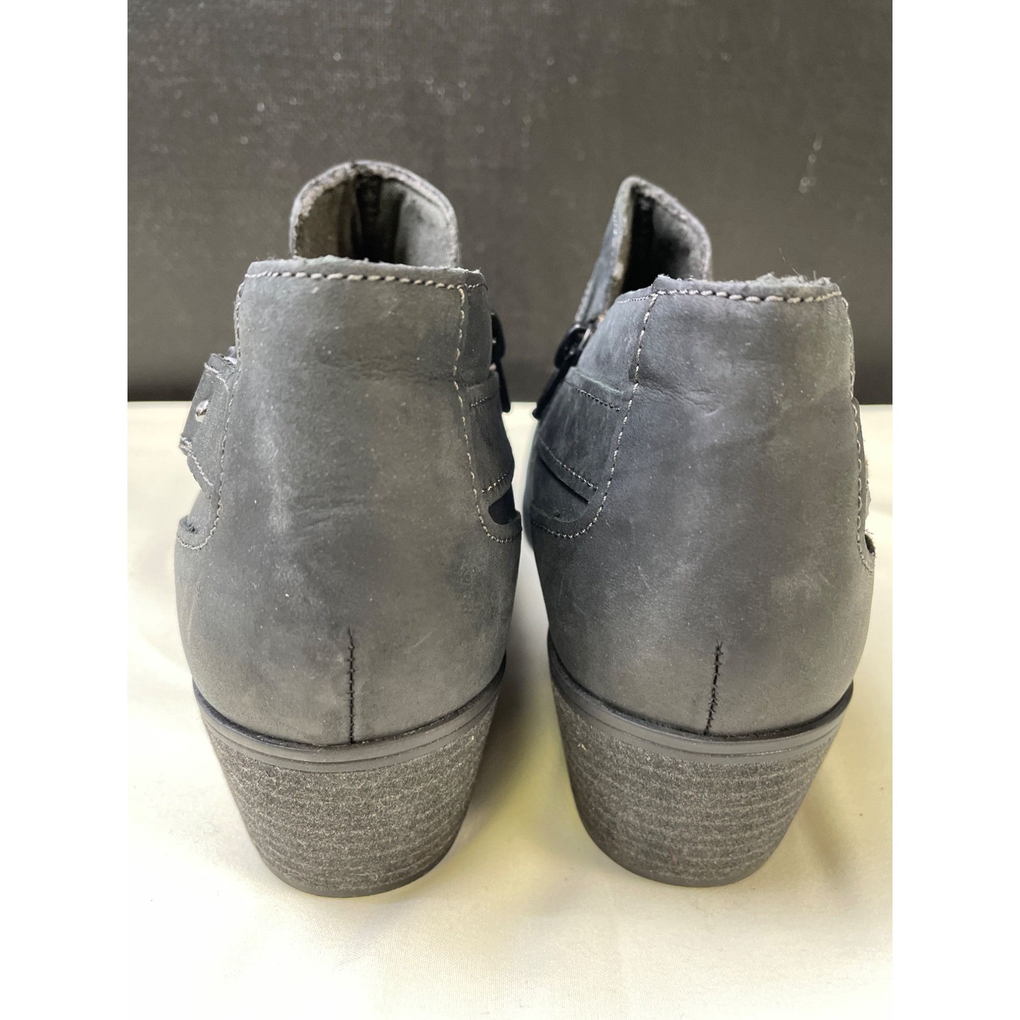 Clarks Clarks Women's Black Ankle Boots/ Shoes Zipper Side Size 7.5 Size US 7.5 / IT 37.5 - 6 Thumbnail