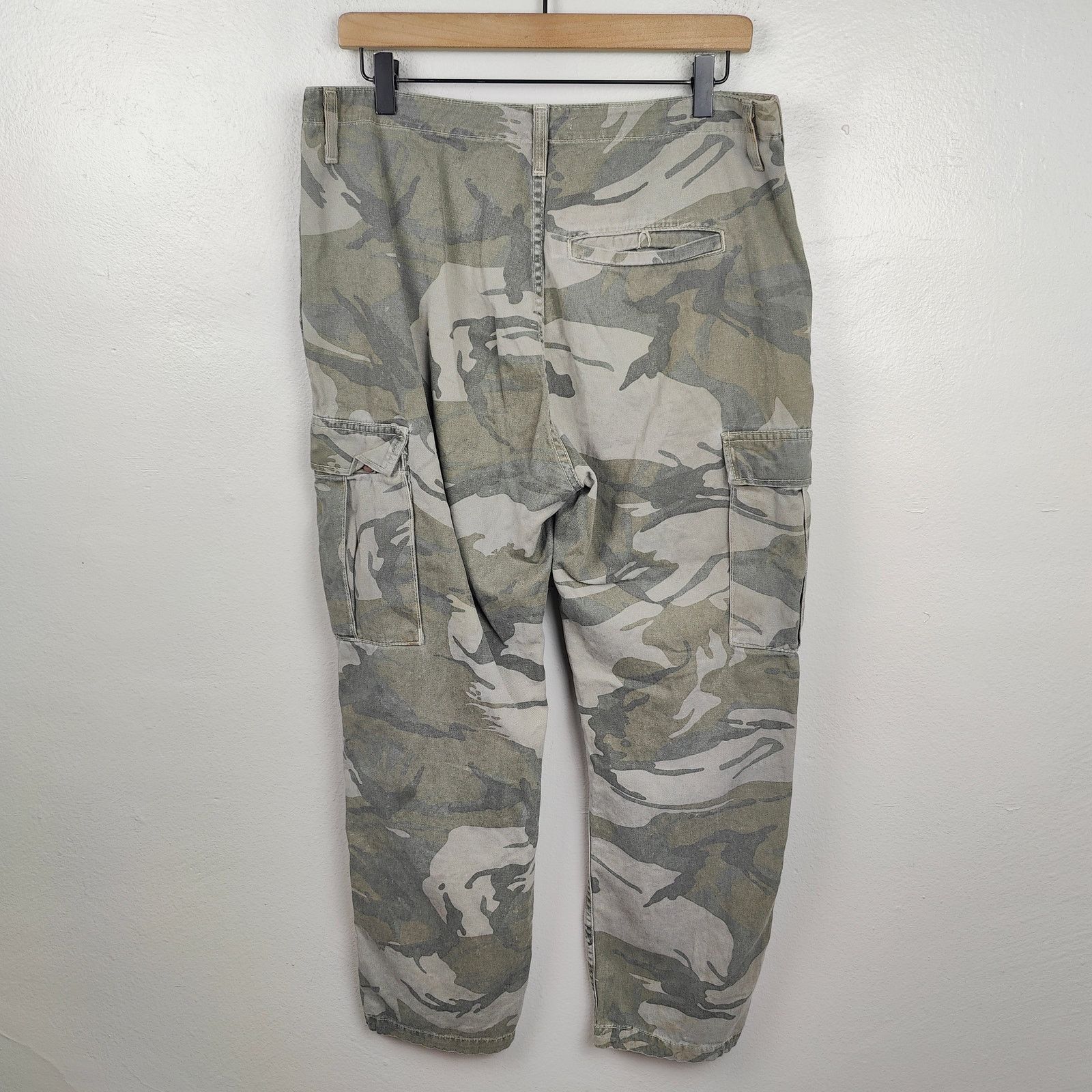 GRLFRND Grlfrnd Maxwell Cargo Pants Womens 30 Renegade Green Camo Size 30" / US 8 / IT 44 - 7 Thumbnail
