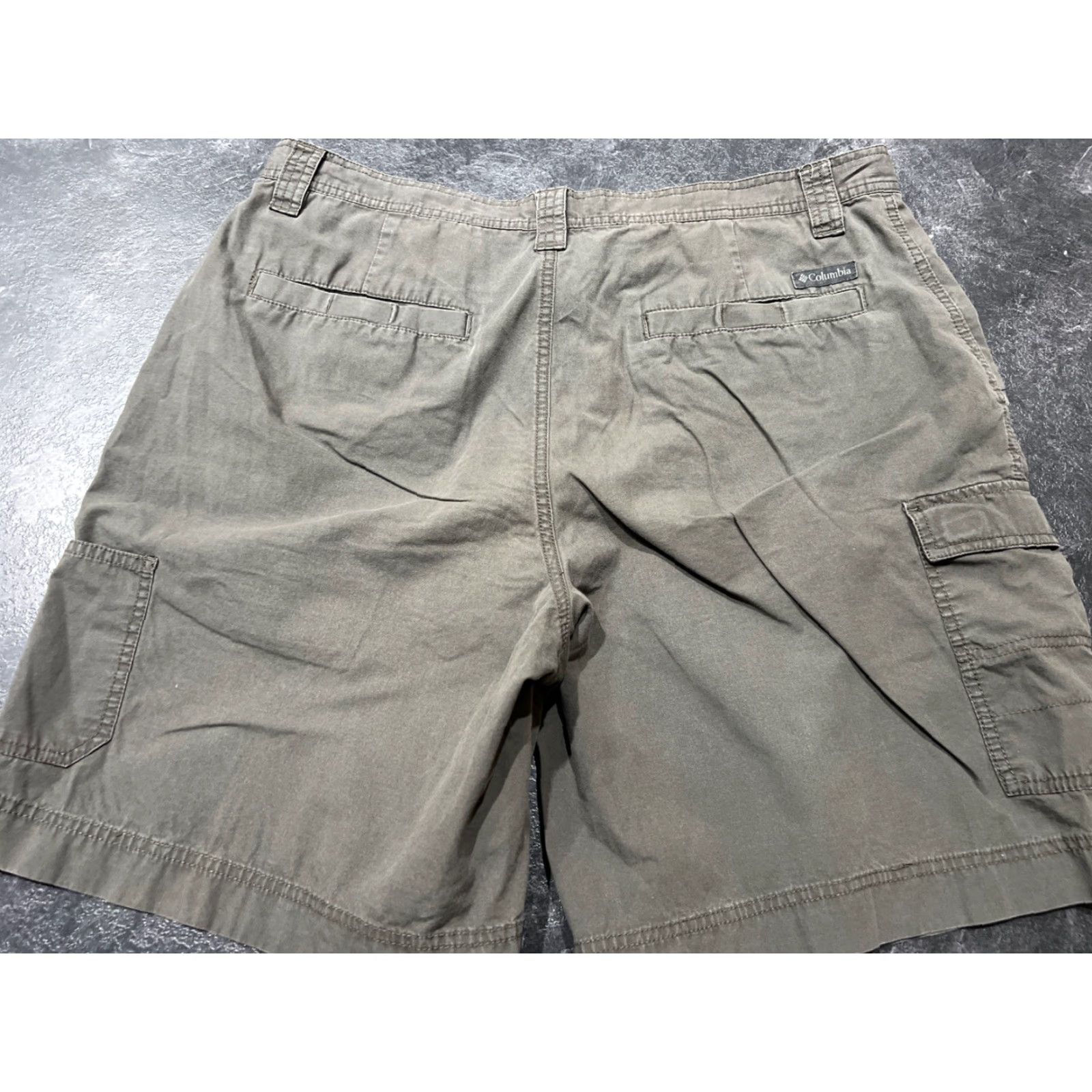 Vintage Columbia Cargo Shorts Mens 38W 9L Green Gray Outdoor Pockets Cotton Button Flat Front Regular Inseam 9in Size US 38 / EU 54 - 7 Thumbnail