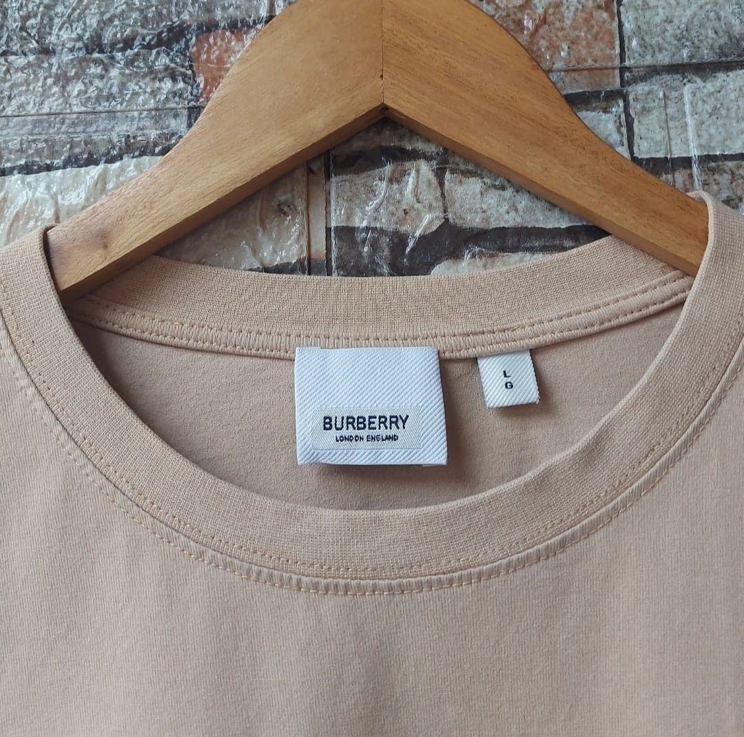 Burberry BURBERRY TSHIRT Size US L / EU 52-54 / 3 - 4 Thumbnail