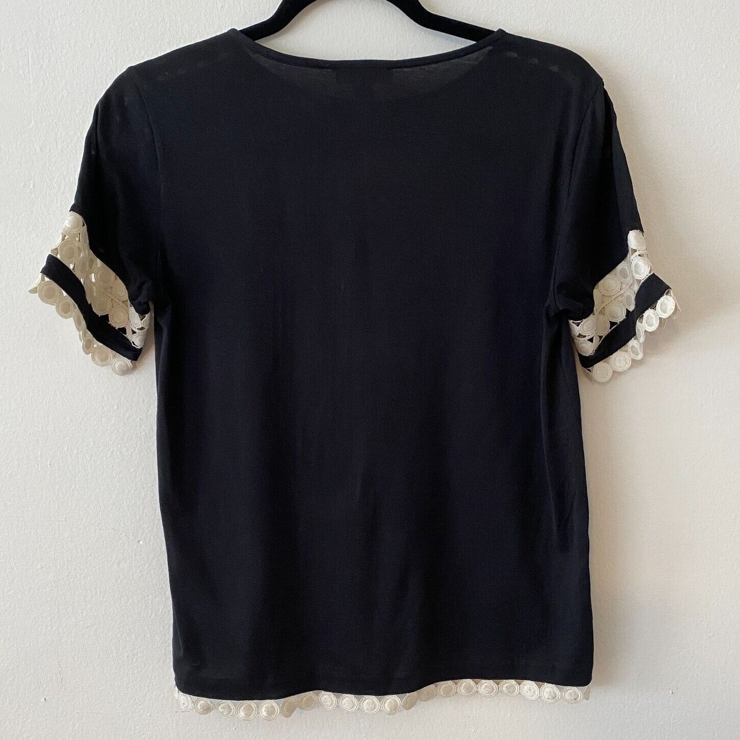 J.Crew J Crew Comfy Black & Cream Embroidery Circle Sleeve Hem Top Size XXS / US 00 / IT 34 - 2 Thumbnail