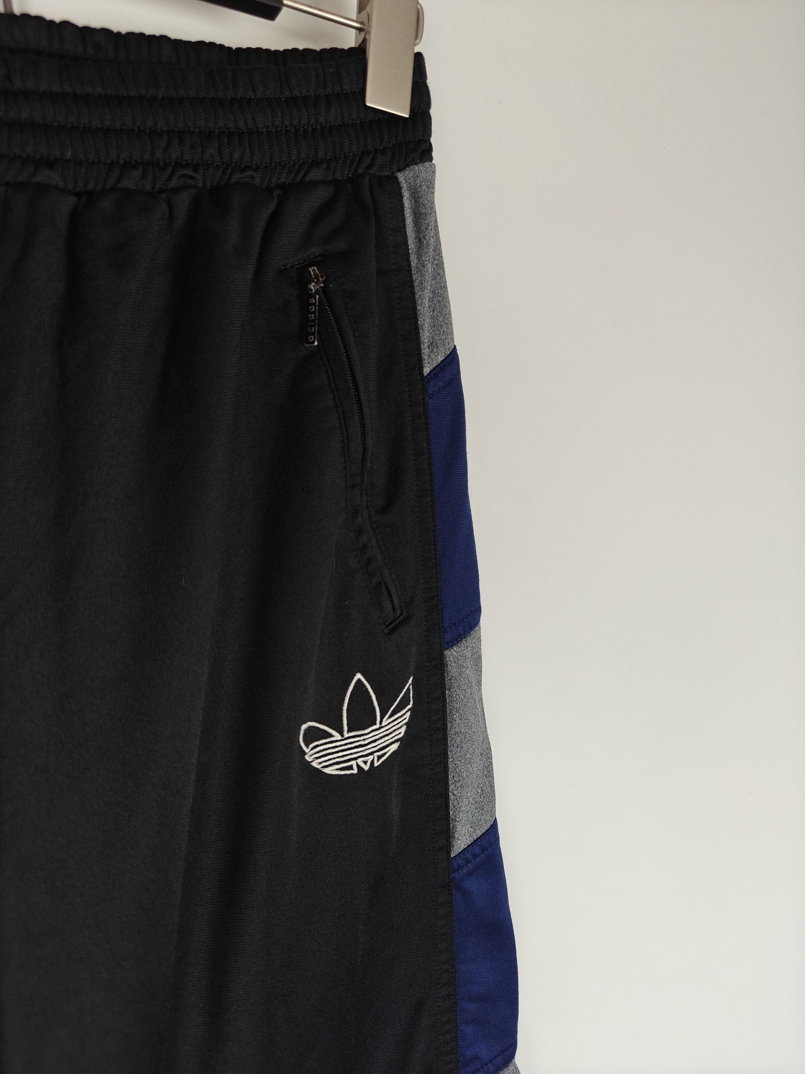 Adidas VTG Adidas Track Pants D4 Casual Trousers Black size S Size US 31 - 3 Thumbnail