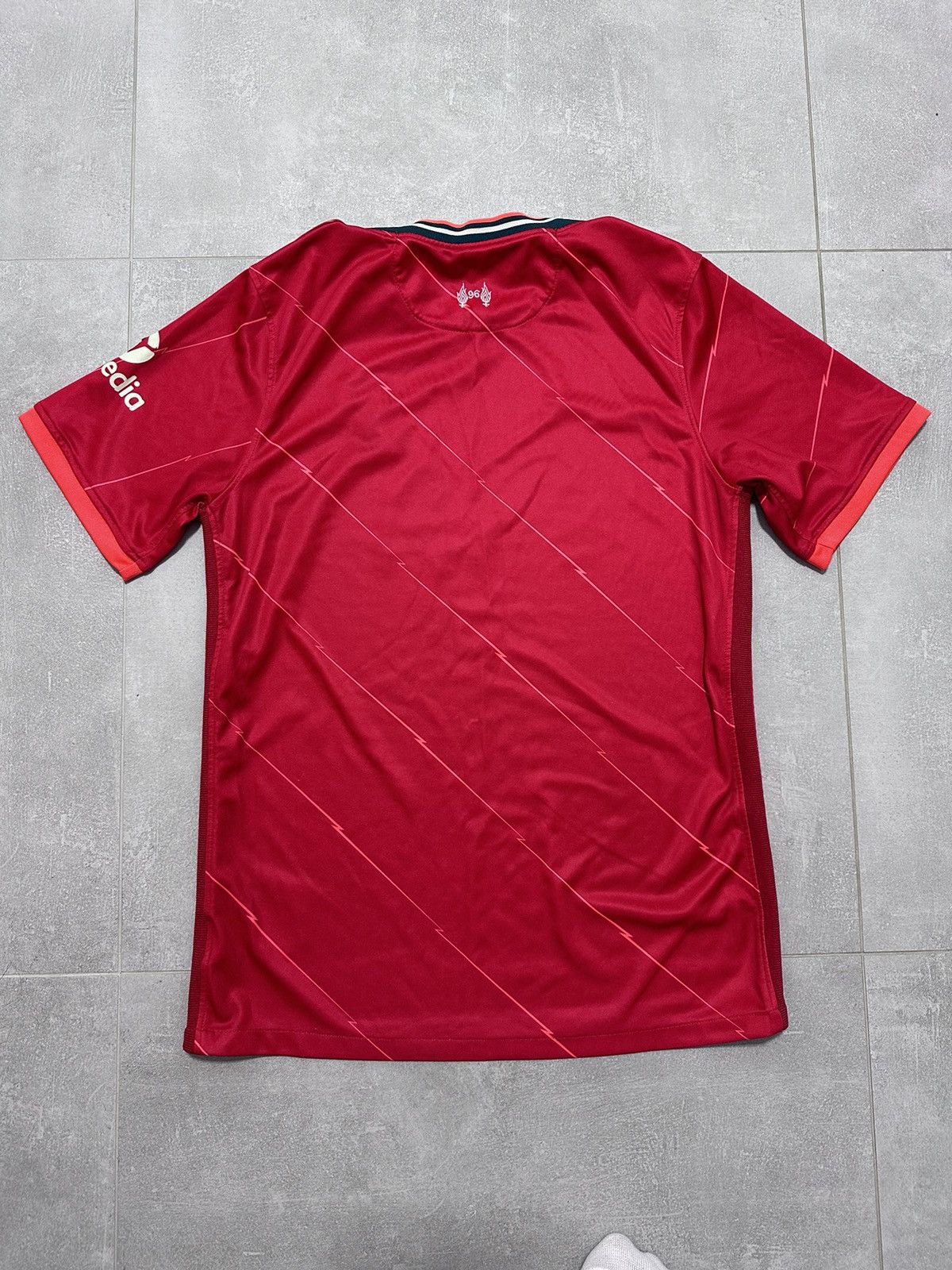 Nike Nike Liverpool Jersey Football Soccer T Shirt Size M Size US M / EU 48-50 / 2 - 8 Thumbnail