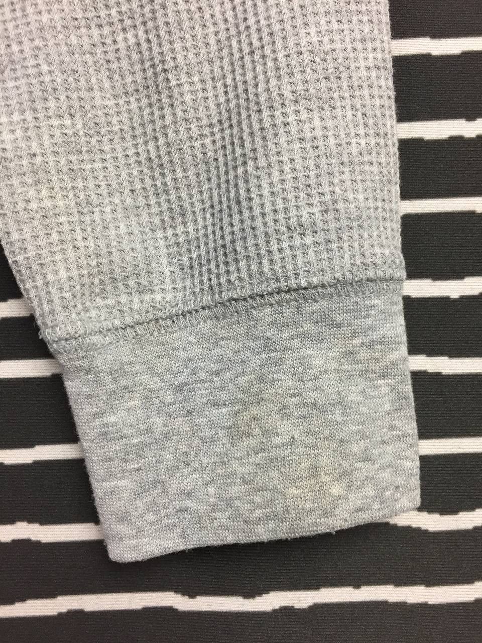 Uniqlo Uniqlo Thermal Waffle Knit Long Sleeve Henley Tee Size S Size US S / EU 44-46 / 1 - 9 Thumbnail