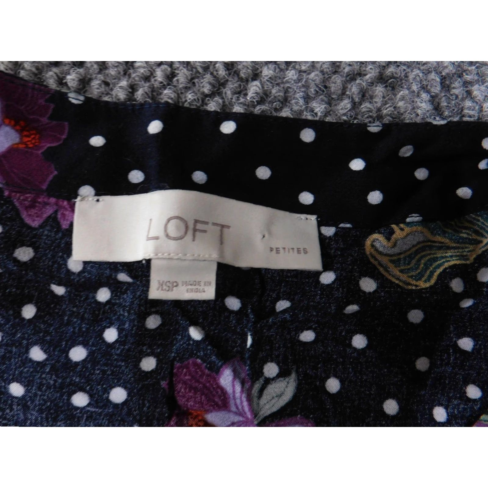 Loft LOFT Shirt Womens XS Petite Navy Blue Polka Dot Floral Wrap Tie Waist V Neck Puff Sleeve Button Ruffle Lightweight Blouse Size XS / US 0-2 / IT 36-38 - 4 Thumbnail
