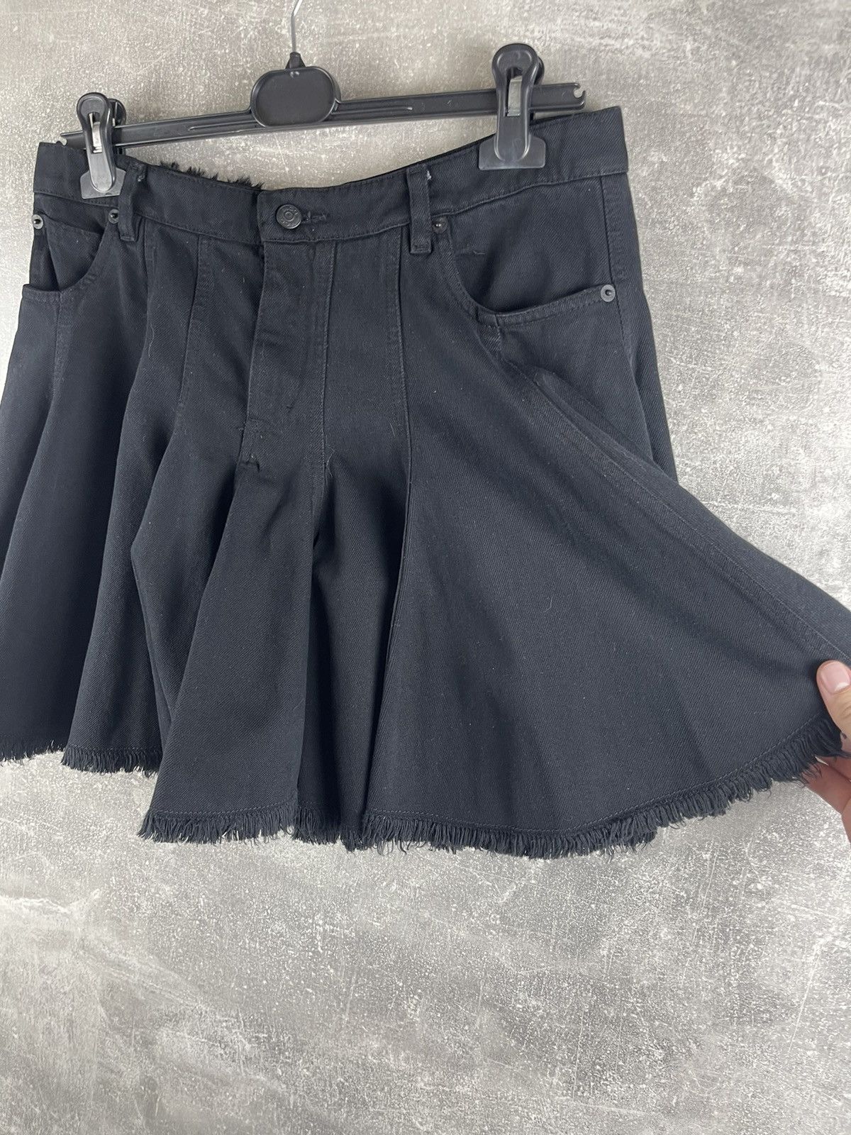 Alexander McQueen MCQ Alexander McQueen Archives Black Pleated Mini Skirt Size 30" / US 8 / IT 44 - 6 Thumbnail