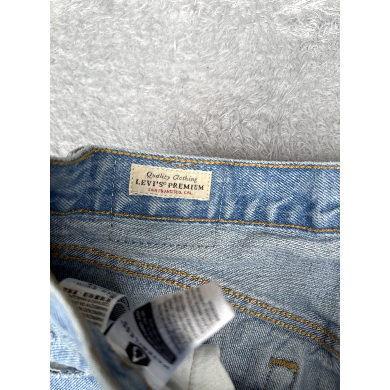 Levi's Levi's 501 Jeans Women 26x28 Light Wash Distressed Crop Embroidered Mario Boo Star 90s Retro USA-Style Denim Straight Pocket Jeans Distressed Buttons Size 26" / US 2 / IT 38 - 7 Thumbnail