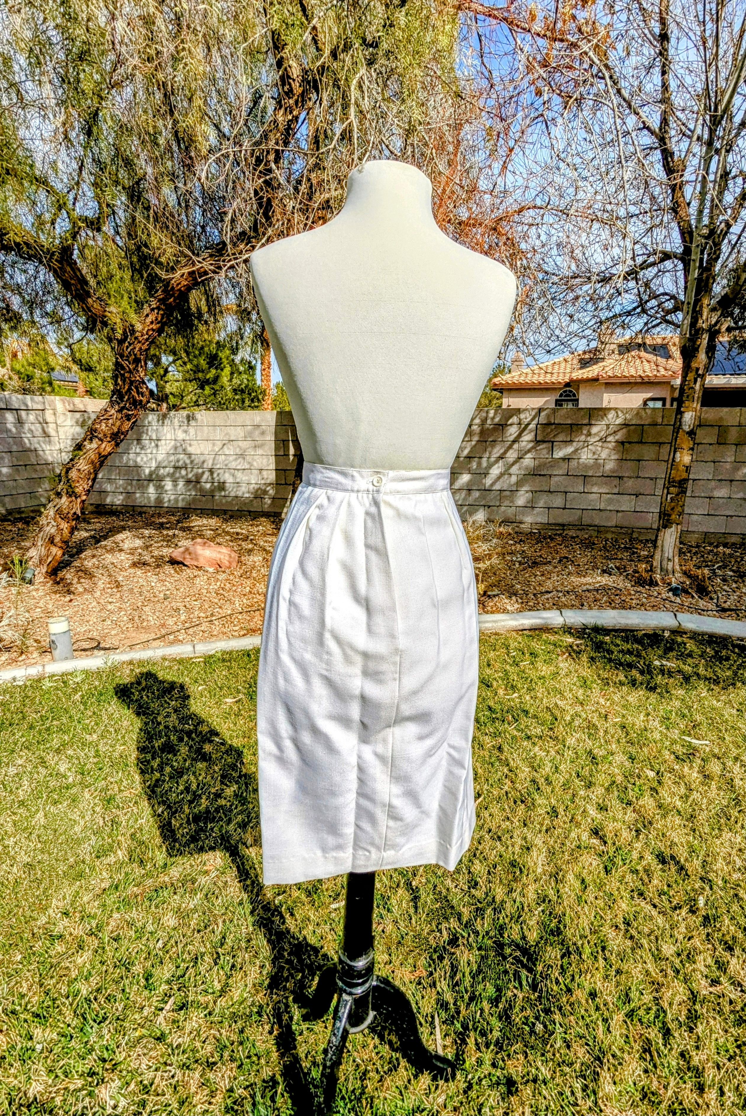 Vintage Vintage 1980s White Peabody House Pleated Maxi Petite Skirt Size 26" / US 2 / IT 38 - 4 Thumbnail