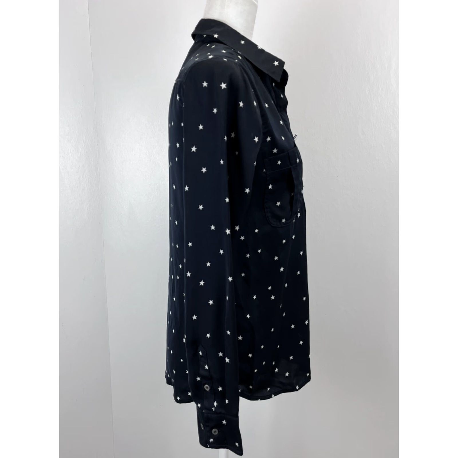 UNTUCKit UNTUCKit Button-Up Shirt Starlia Stars Navy 2 Pocket Womens Sz 4 Regular Button-Up Shirt Womens Navy Stars Giftable Casual Vintage no Size S / US 4 / IT 40 - 4 Thumbnail