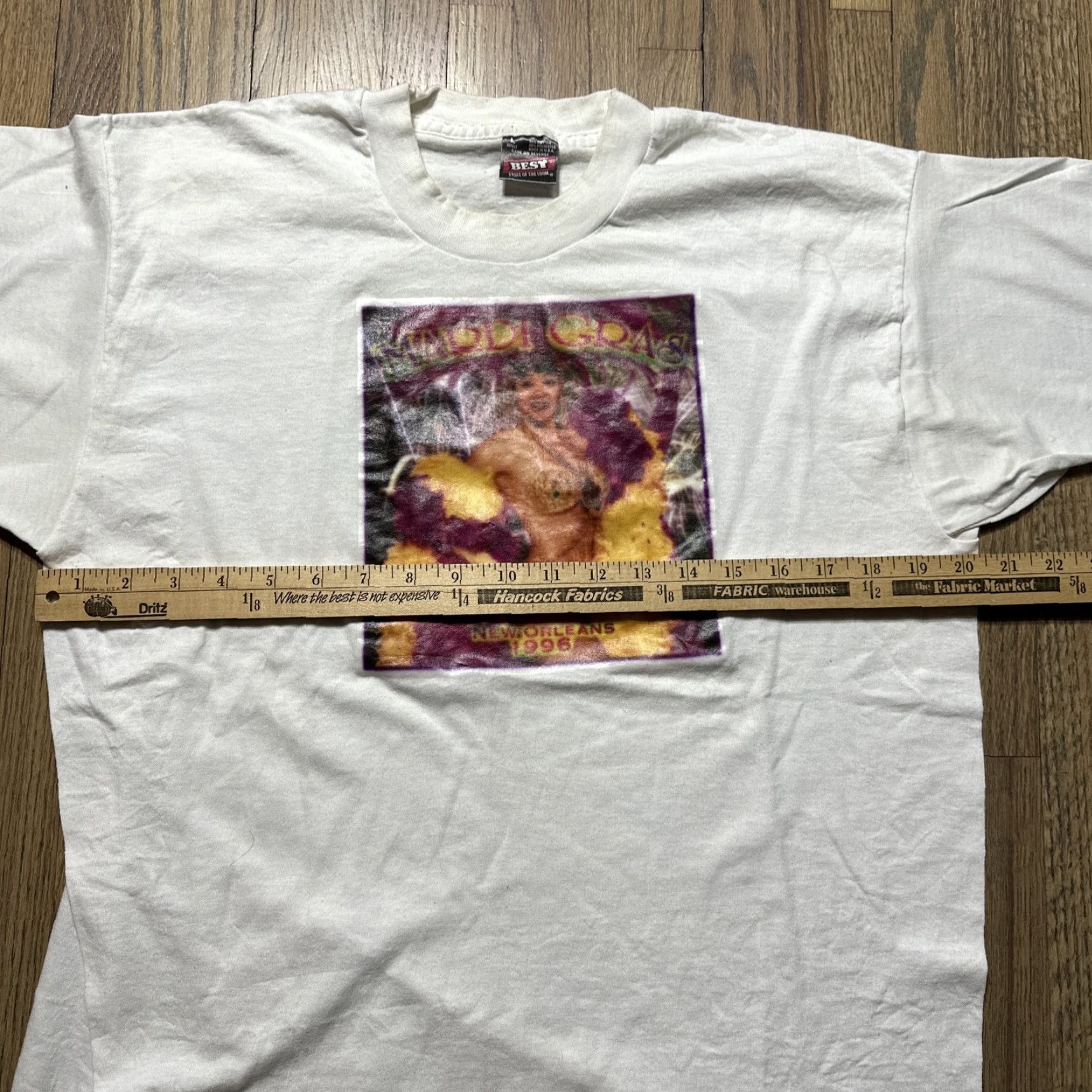 Vintage VINTAGE New Orleans Mardi Gras Jazz Dancer 1996 Abstract Art T-Shirt SZ L White Men L Jazz Shirt Art 90s? Size US L / EU 52-54 / 3 - 6 Thumbnail