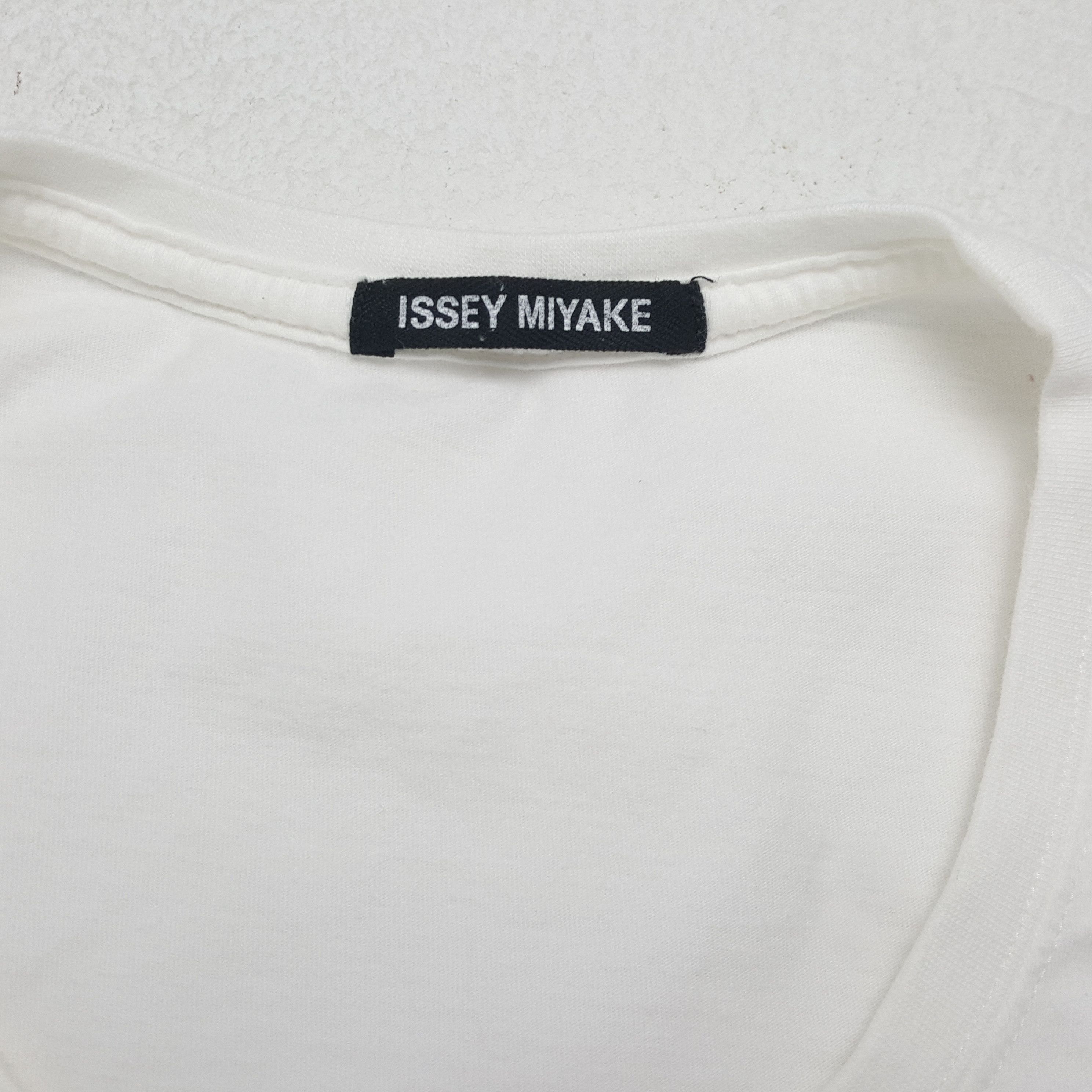 Issey Miyake × Japanese Brand × Vintage ISSEY MIYAKE Japanese Designer Rare Design Tshirt Size US L / EU 52-54 / 3 - 6 Thumbnail