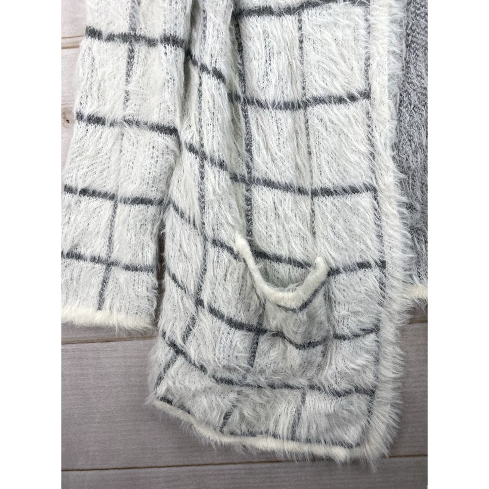 Vintage Signature Studio Cardigan Sweater Womens XL White Gray Open Front Pockets Fuzzy Size XL / US 12-14 / IT 48-50 - 2 Thumbnail