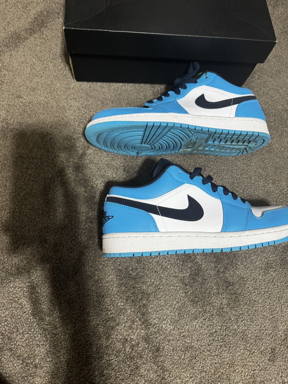 Jordan Brand Jordan 1 Low UNC Size US 9.5 / EU 42-43 - 4 Thumbnail