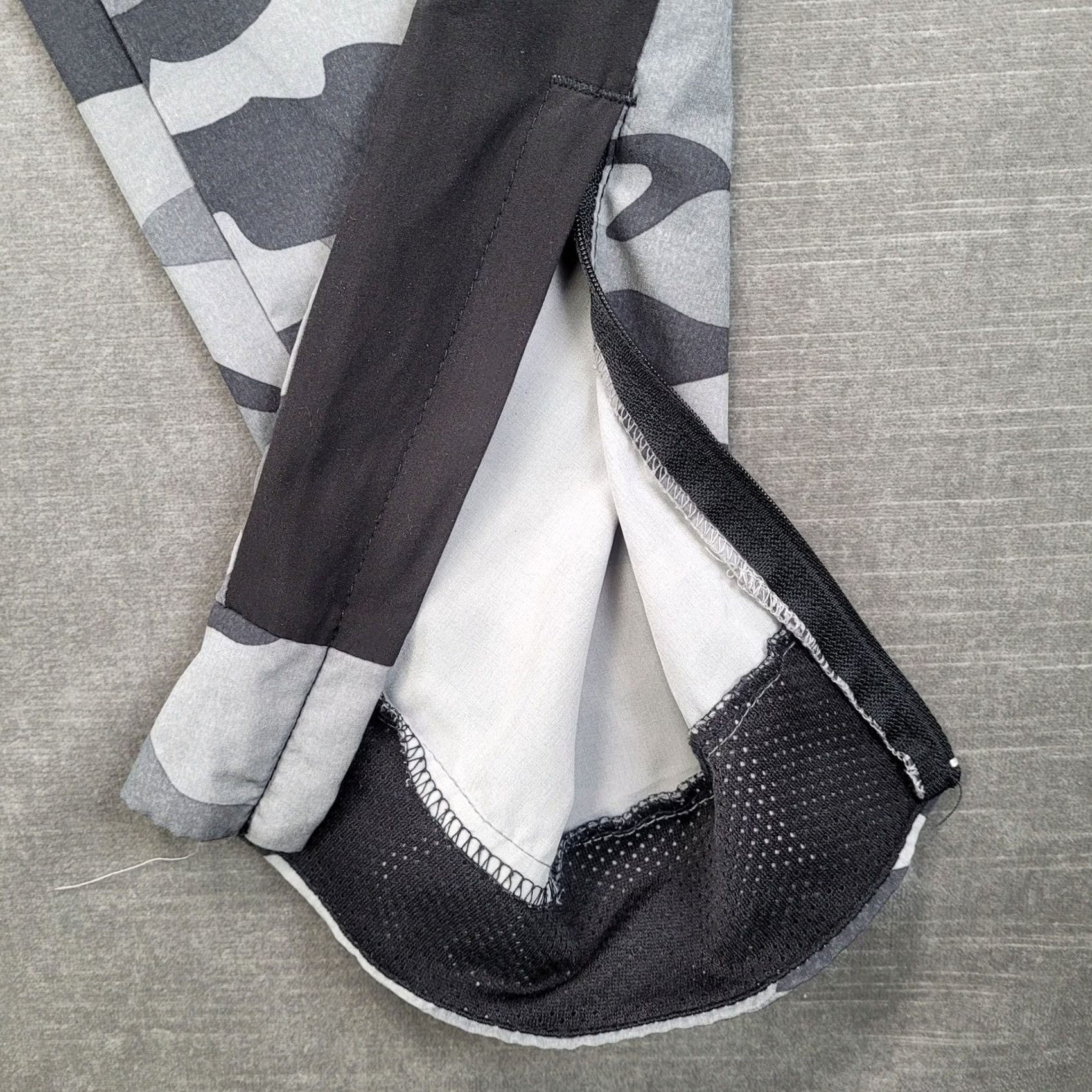 New Balance New Balance Mens Large Gray Camo Track Pants Ankle Zip Running Joggers Size 36" / US 14 / IT 50 - 6 Thumbnail