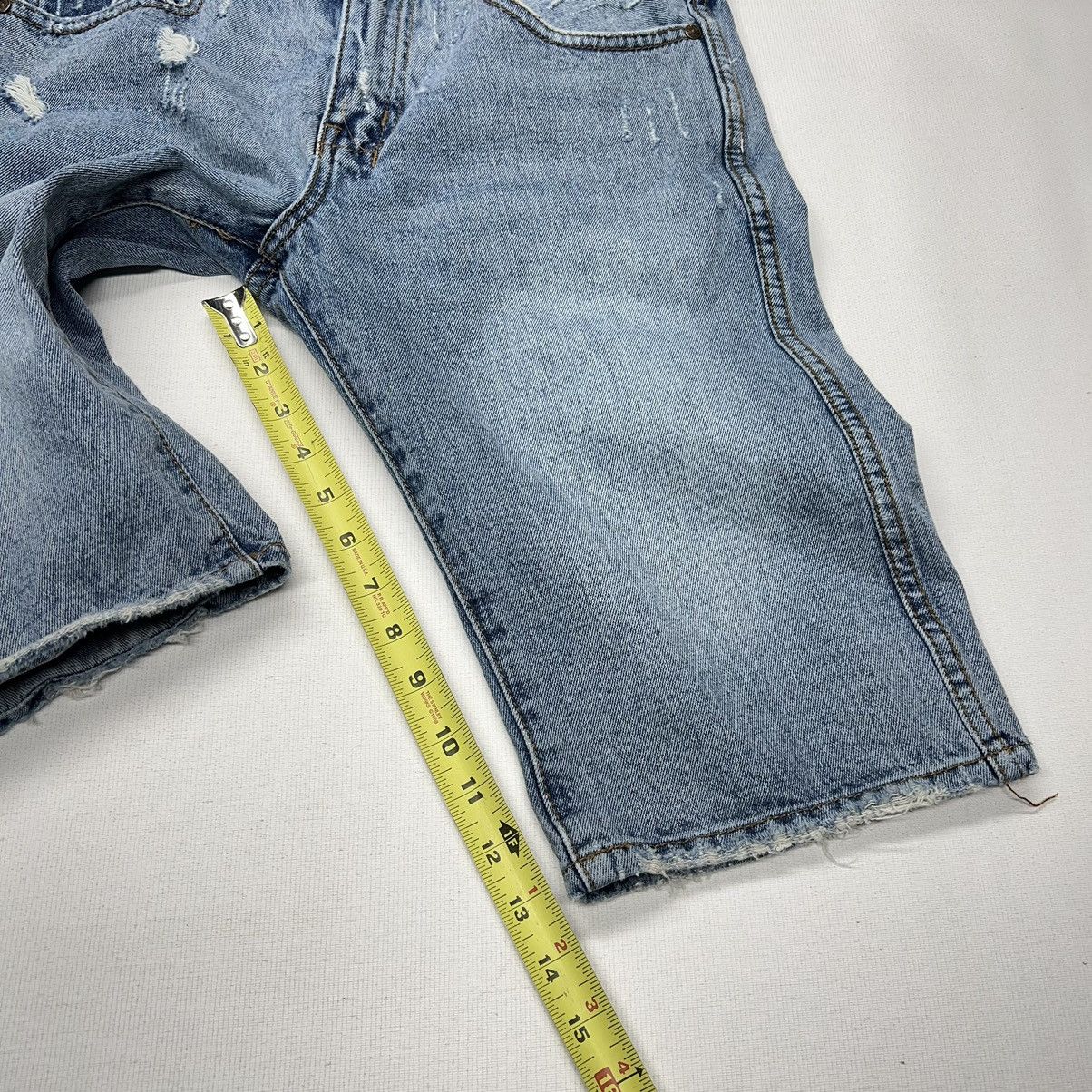 Cotton On Cotton On Jean Shorts Blue 90s Denim Distressed Ripped Faded Size US 28 / EU 44 - 17 Thumbnail