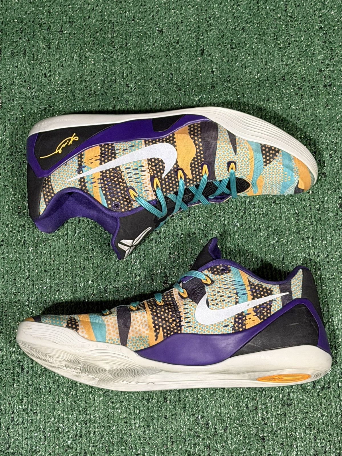 Nike Kobe EM Pop Art Size 13 no box Size US 13 / EU 46 - 1 Thumbnail