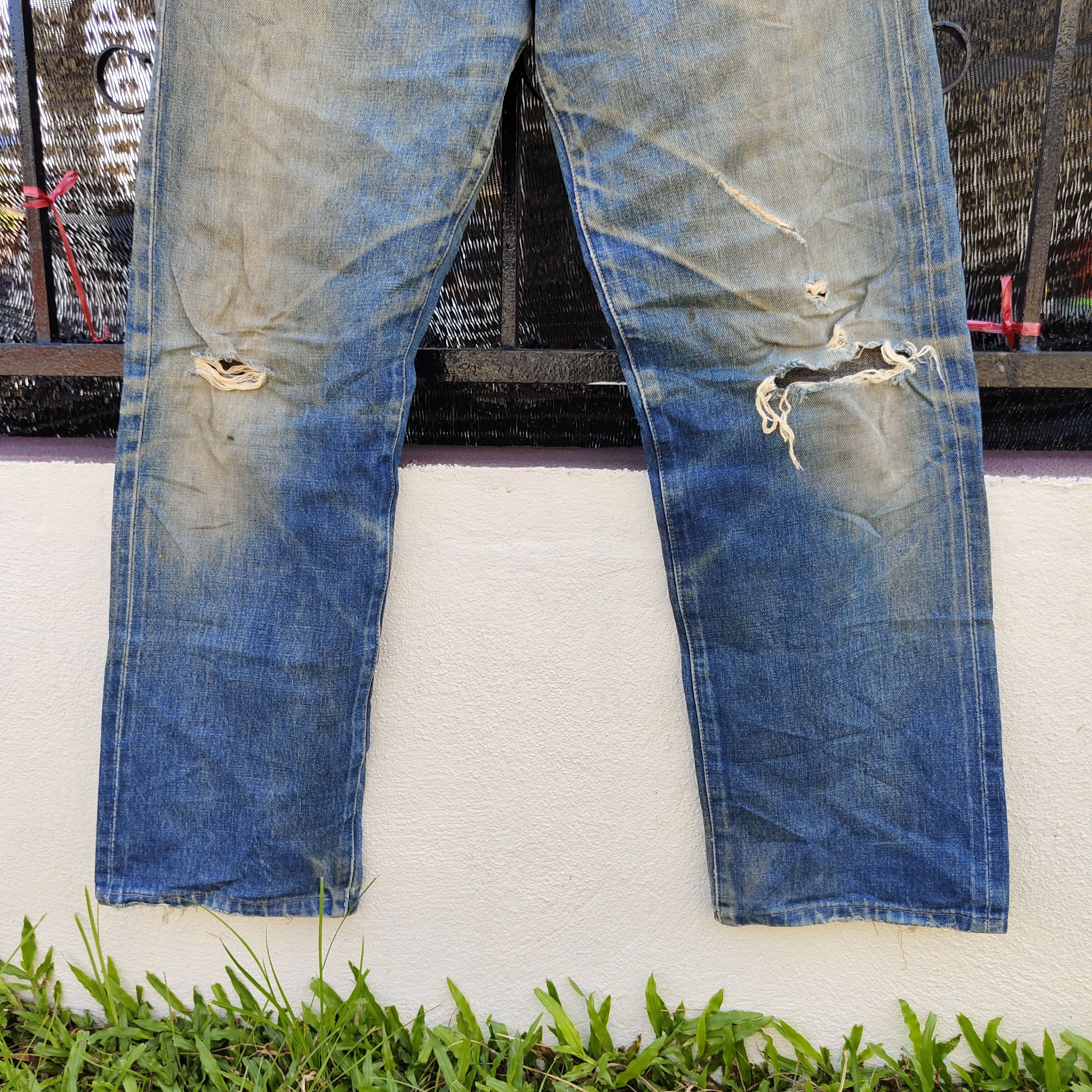 Levi's Vintage 90s Levi's 702 Big E Distressed Selvedge Jean Size US 31 - 9 Thumbnail