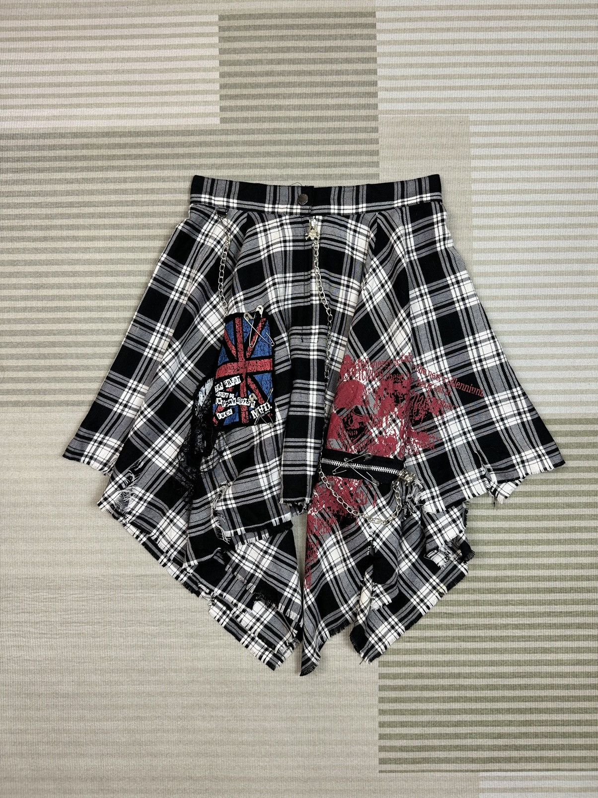 If Six Was Nine Mad Punk Girl Skirt Skull Plaid Size 25" / US 0 / IT 36 - 1 Thumbnail