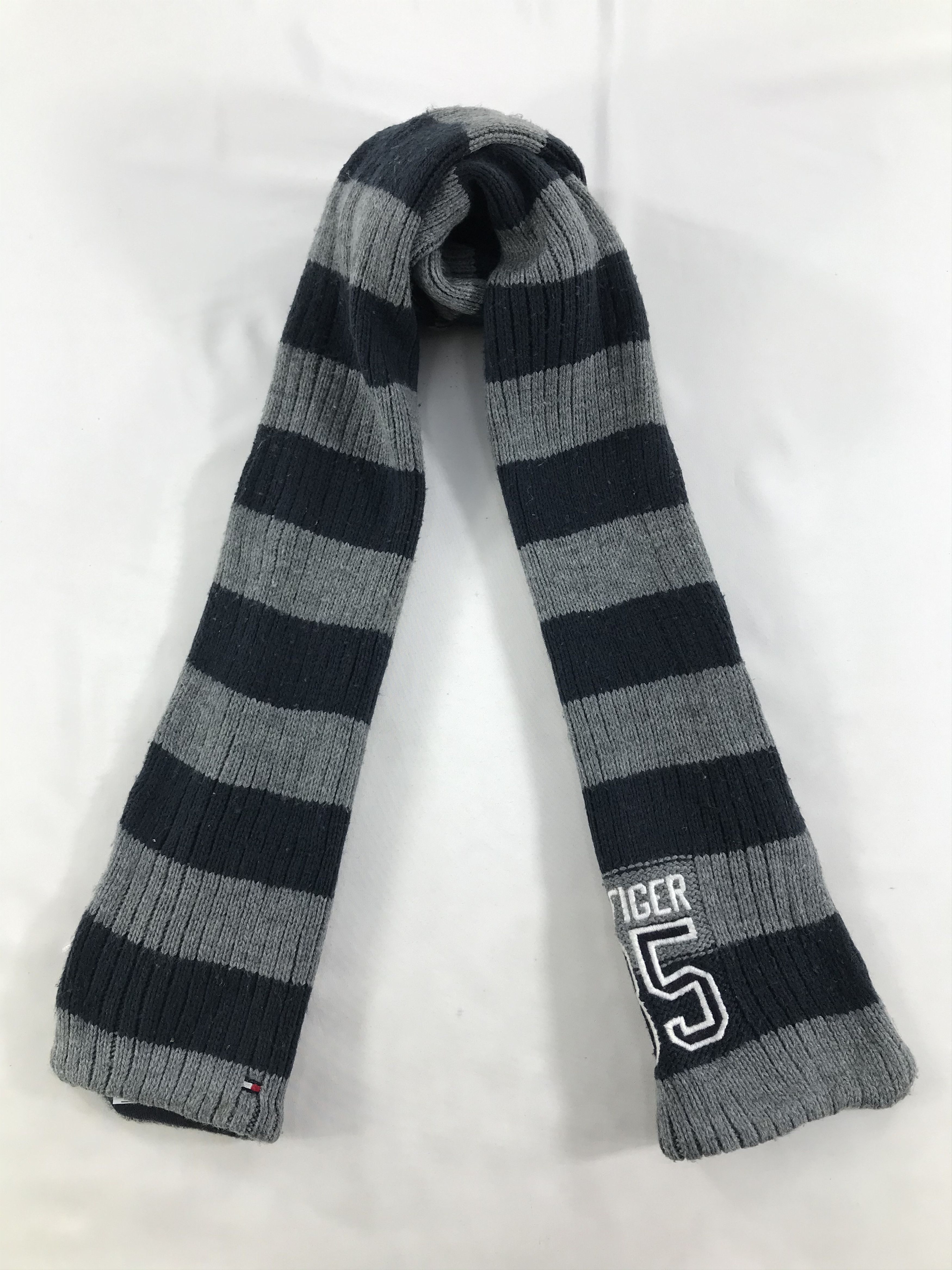 Tommy Hilfiger Vintage Tommy Hilfiger Scarf/Muffler/Neckwear MF1311 Size ONE SIZE - 1 Thumbnail
