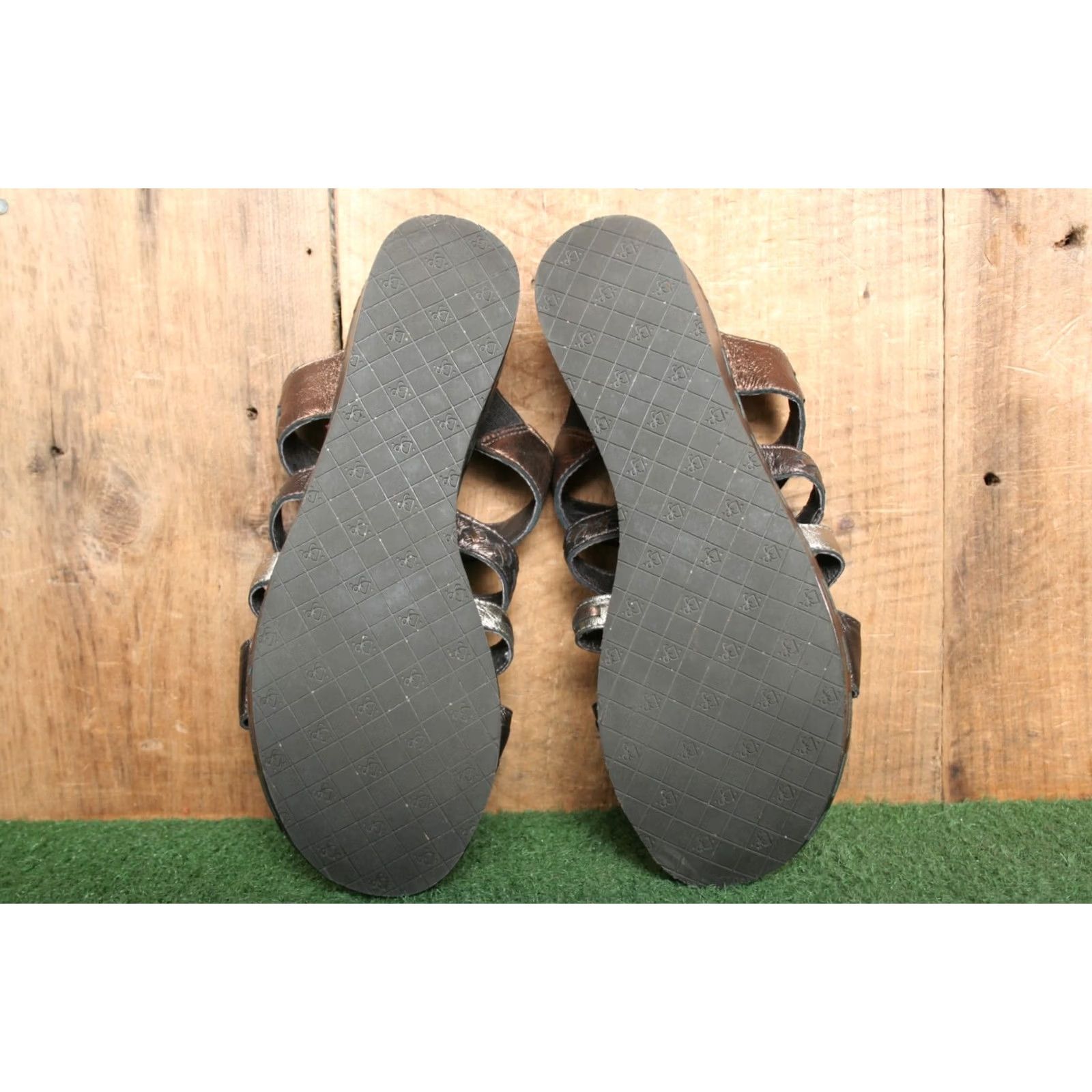 Donald Pliner DONALD J PLINER Smoke 2 Metallic Leather Wedge Heel Slide Sandals Sz. 8M Size US 8 / IT 38 - 5 Thumbnail