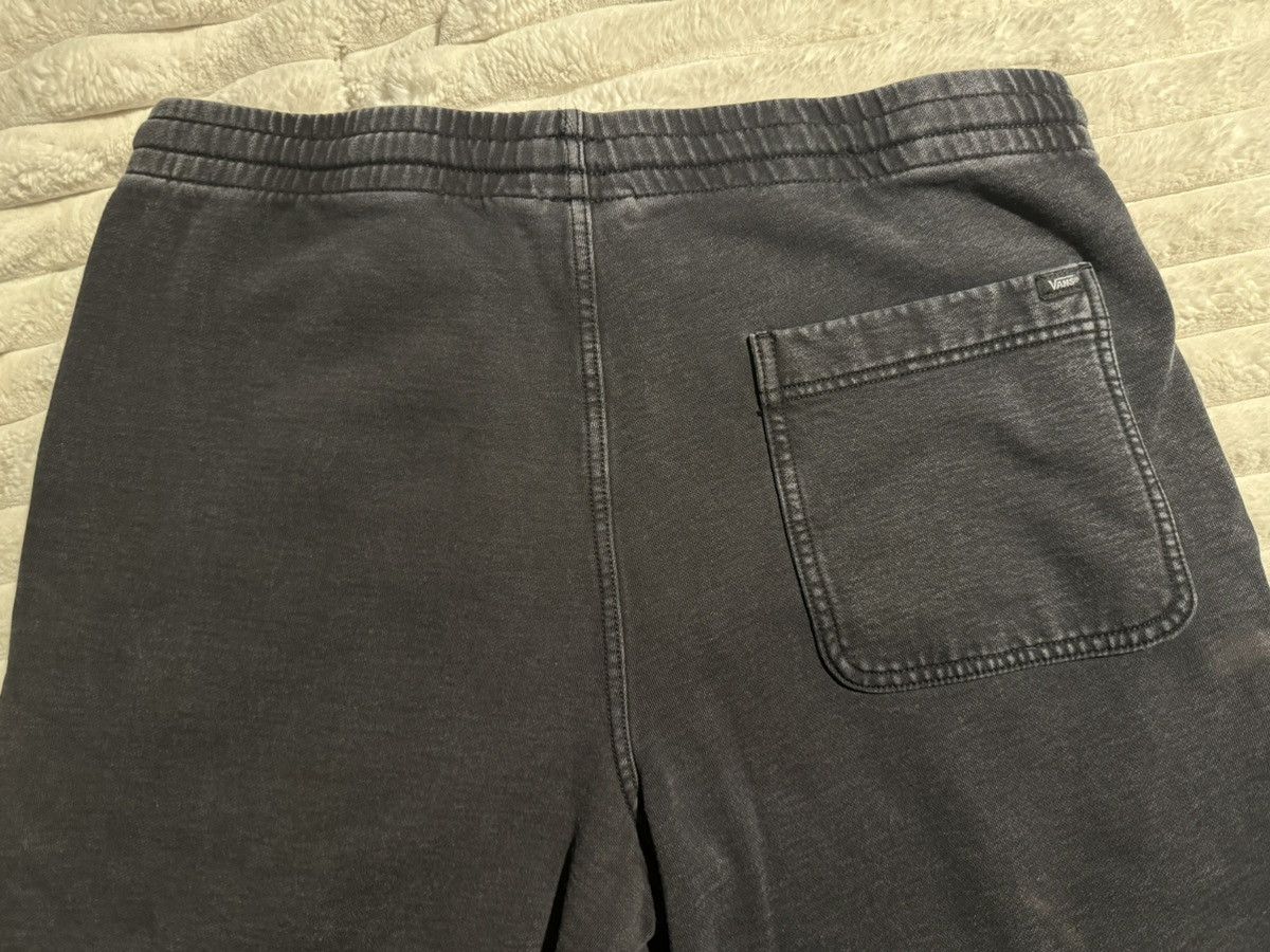 Vans Vans easy wash fleece shorts vintage wash black embroidered Size US 35 - 10 Thumbnail