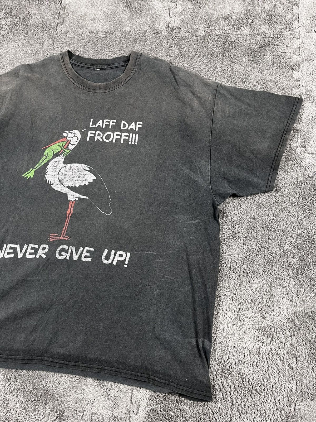 Band Tees Vintage Y2K Humor "Never Give Up" t shirt big logo size XL Size US XL / EU 56 / 4 - 3 Thumbnail