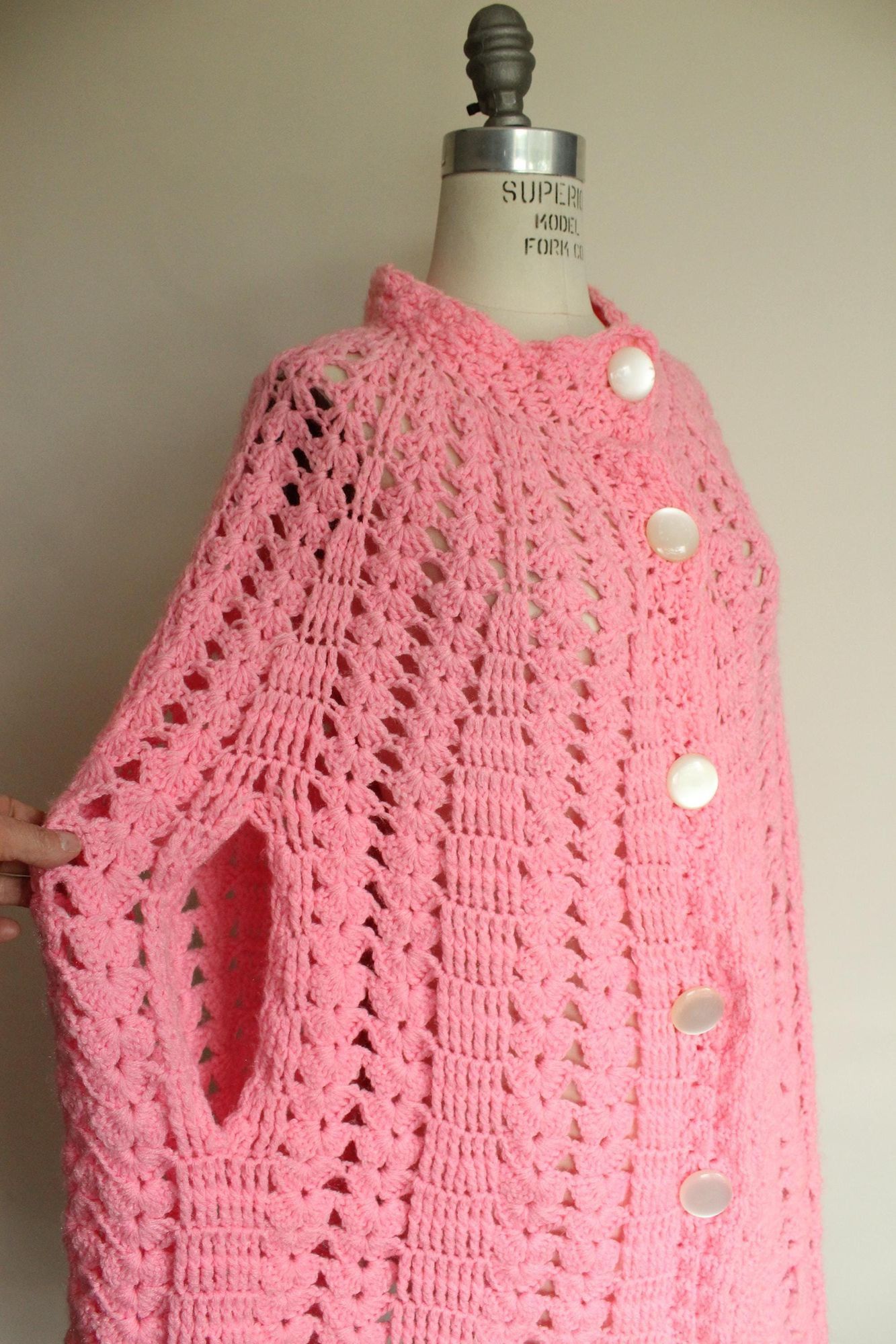 Vintage Vintage 1960s 1970s Poncho Shawl, Pink Knit or Crochet with Size ONE SIZE - 5 Thumbnail