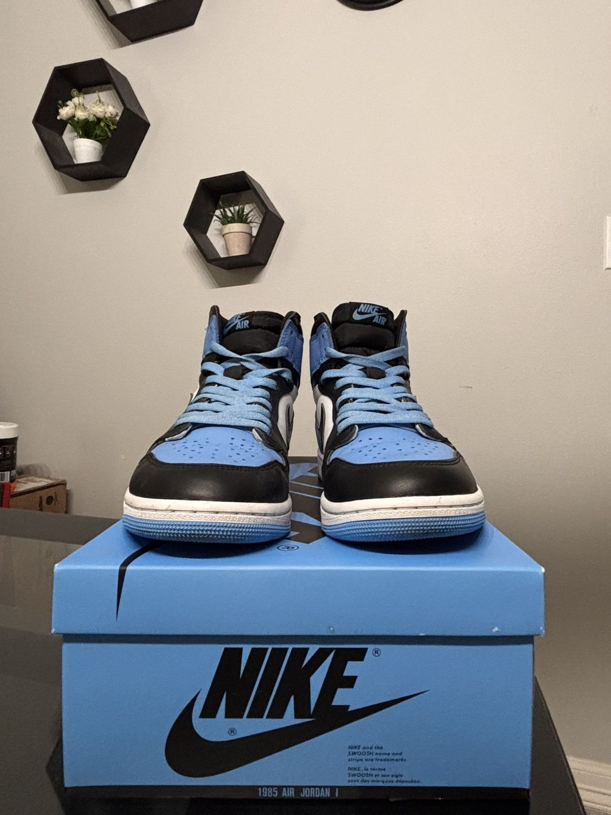 Nike Nike Air Jordan 1 High OG ‘UNC Toe’ Size US 10.5 / EU 43-44 - 6 Thumbnail