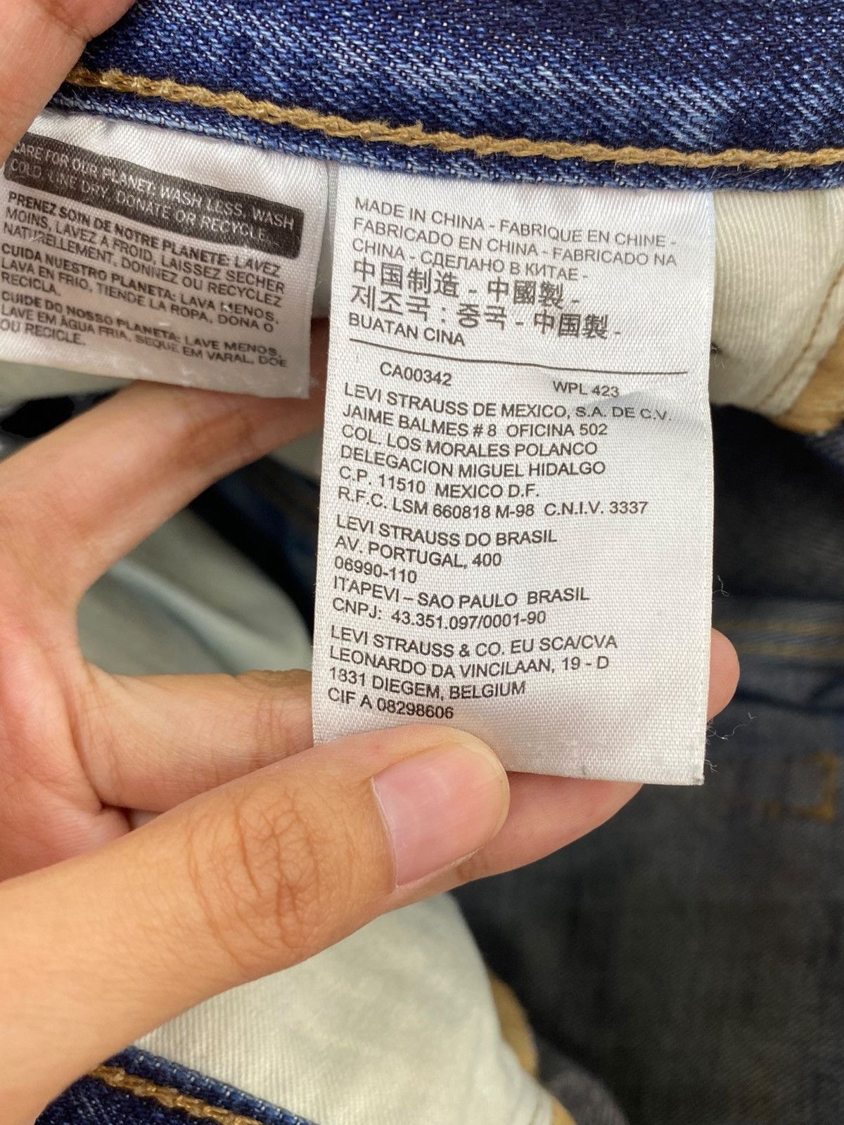 Levi's Vintage Levi’s Blue Faded Wash Style Ripped Jeans Size US 32 / EU 48 - 10 Thumbnail
