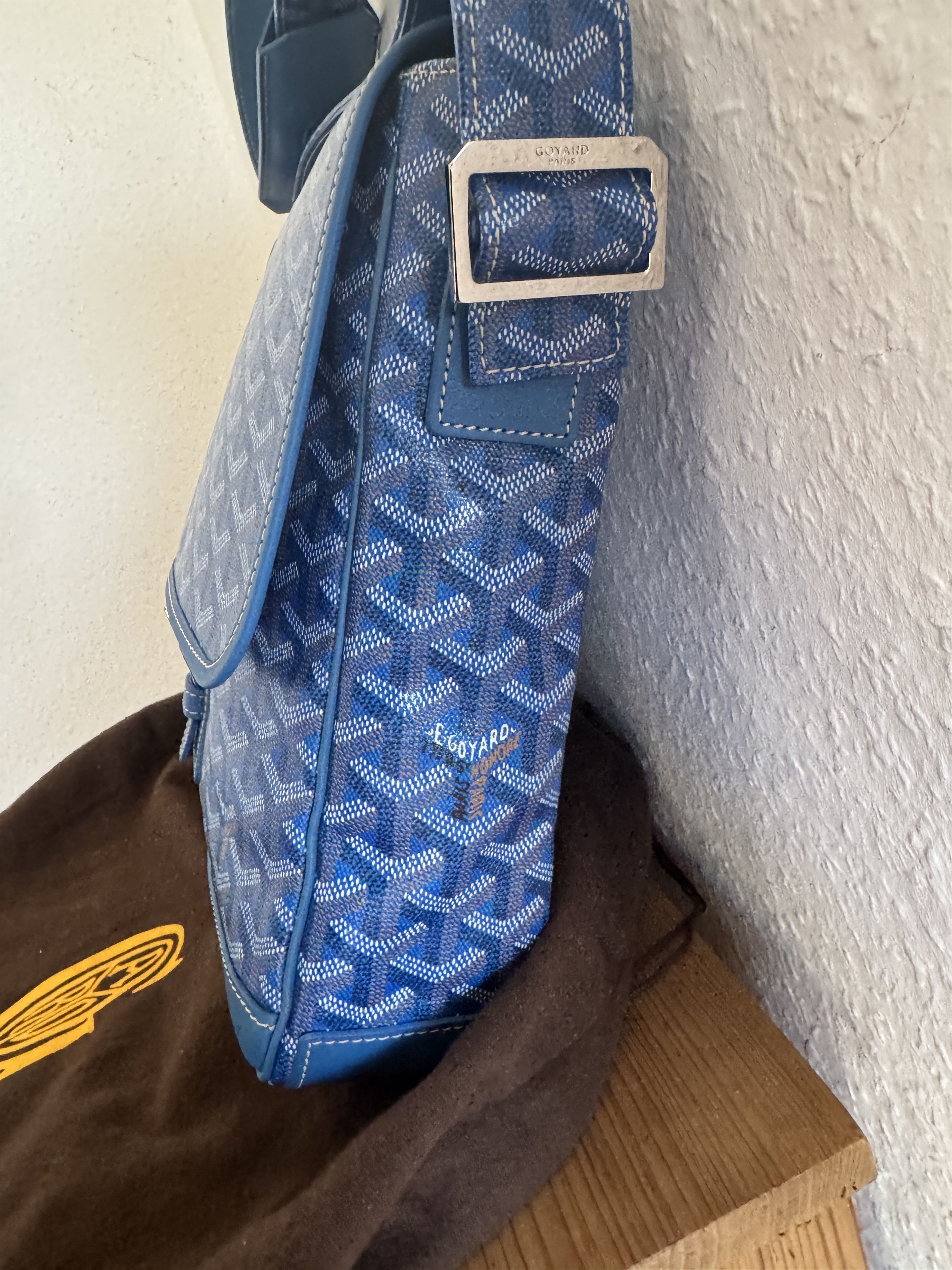 Grand Bleu MM Messenger Bag – Sky Blue