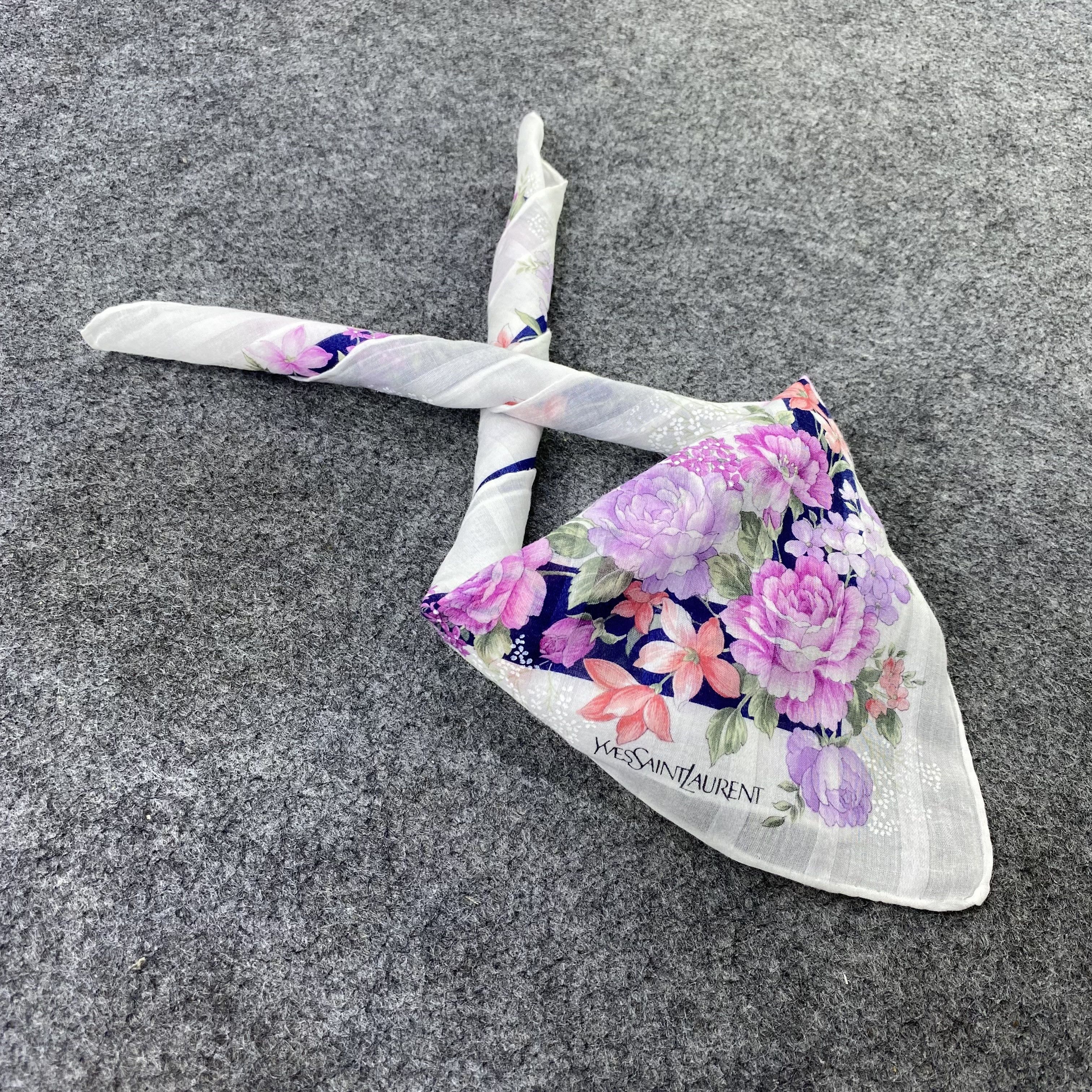 Yves Saint Laurent Yves Saint Laurent Handkerchief /Bandana / Neckerchief-B1545 Size ONE SIZE - 1 Thumbnail