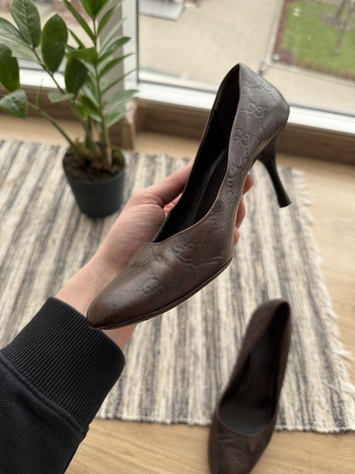 Gucci GUCCI VINTAGE 90s MONOGRAM LEATHER HEELS LOGO EMBOSSED WOMEN Size US 7 / IT 37 - 7 Thumbnail
