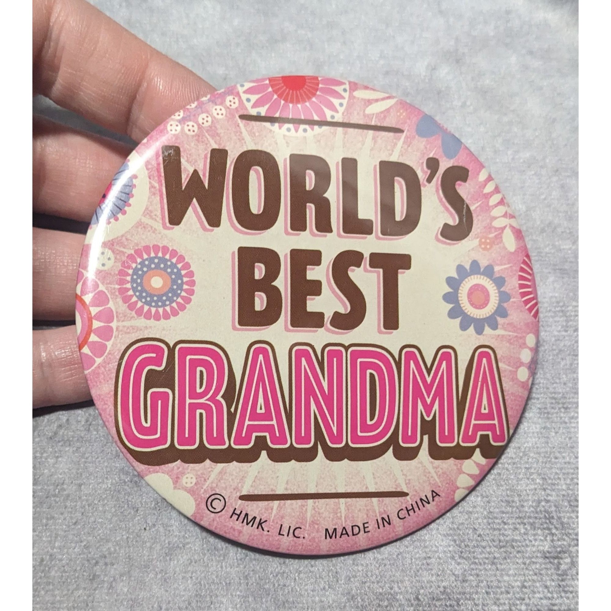 Other Hallmark Oversized World's Best Grandma Button Size ONE SIZE - 3 Thumbnail