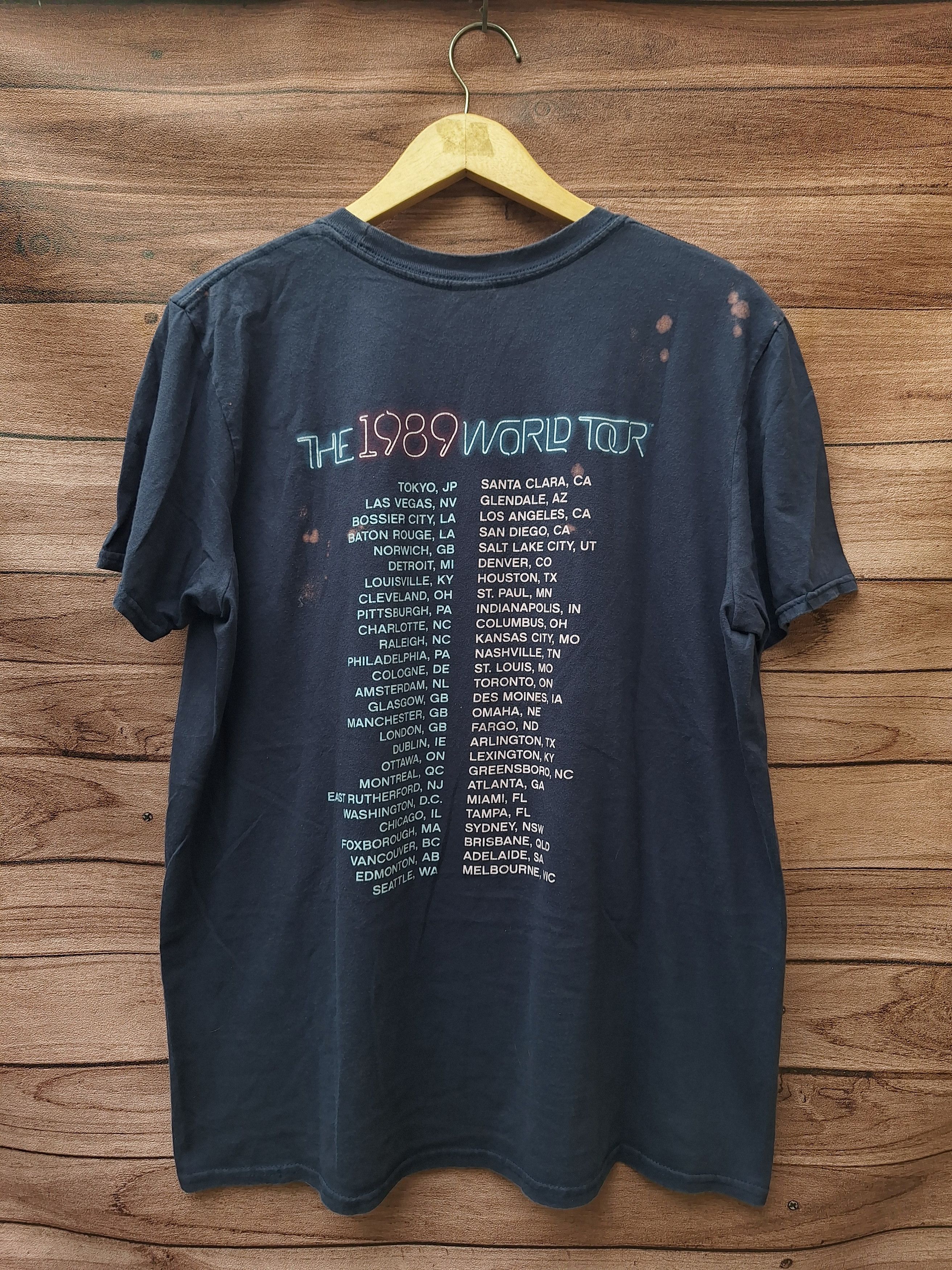 Band Tees Vintage taylor swift the 1988 world tour singer rock bjork Size US L / EU 52-54 / 3 - 2 Thumbnail