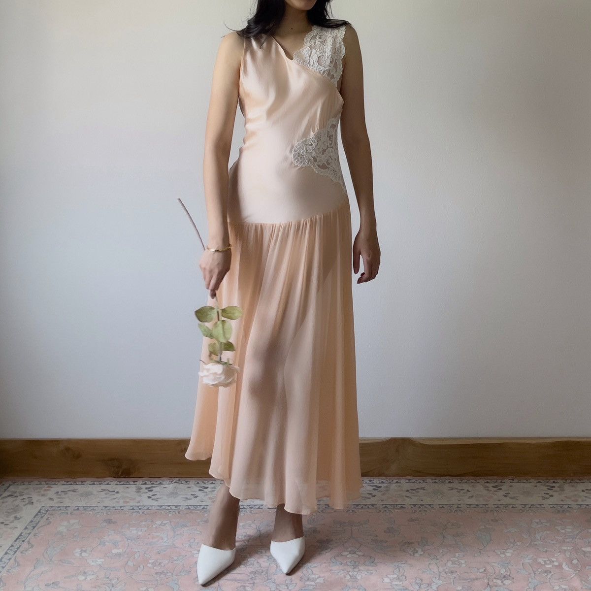Victoria's Secret Victoria’s Secret 1990s Peach Silk & Lace Slip Gown (S–M) Size M / US 6-8 / IT 42-44 - 1 Thumbnail
