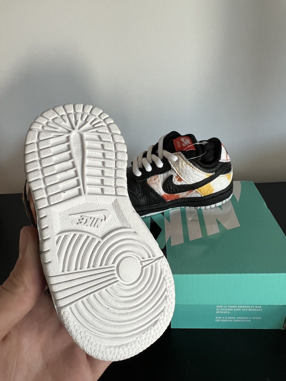 Nike NIKE SB DUNK LOW “RAYGUN” (TD) Size US 5 / EU 37 - 7 Thumbnail