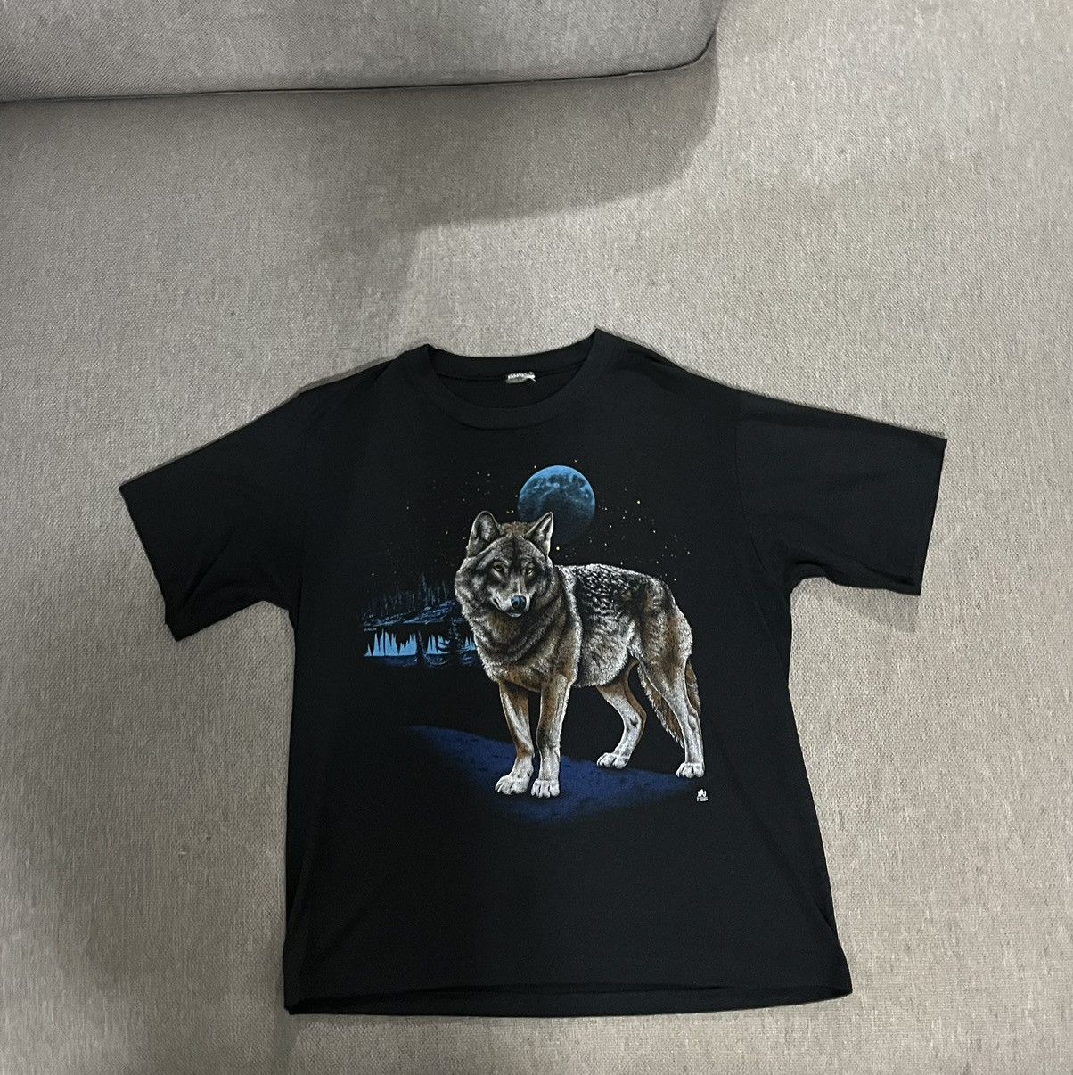 Vintage Vintage 1987 LSJ Sportswear Wolf Tshirt Size US S / EU 44-46 / 1 - 1 Thumbnail
