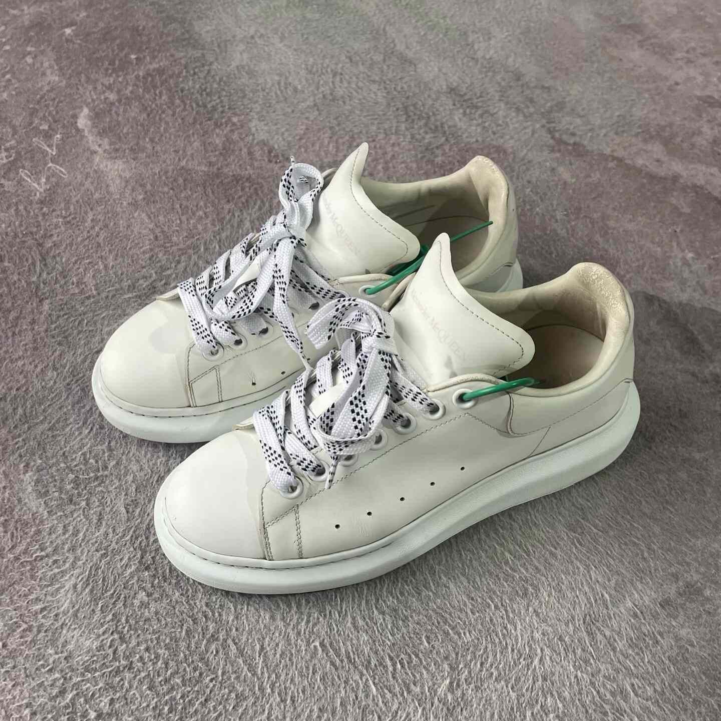 Alexander McQueen Alexander McQueen White Lowtop Sneakers 41 Men Size US 8.5 / EU 41-42 - 1 Thumbnail