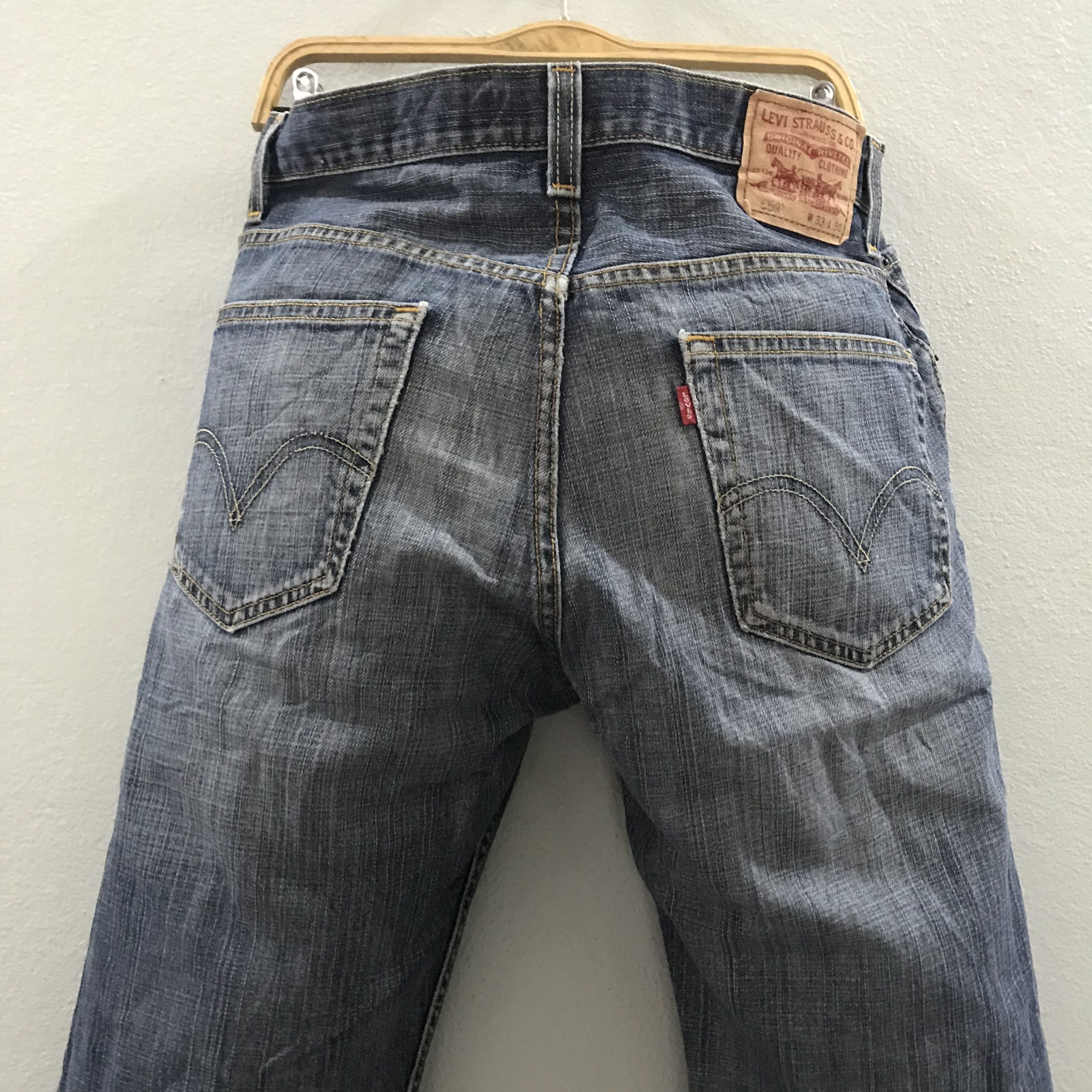 Levi's Vintage Levi's 559 Relaxed Straight Light Washed Size US 33 - 11 Thumbnail