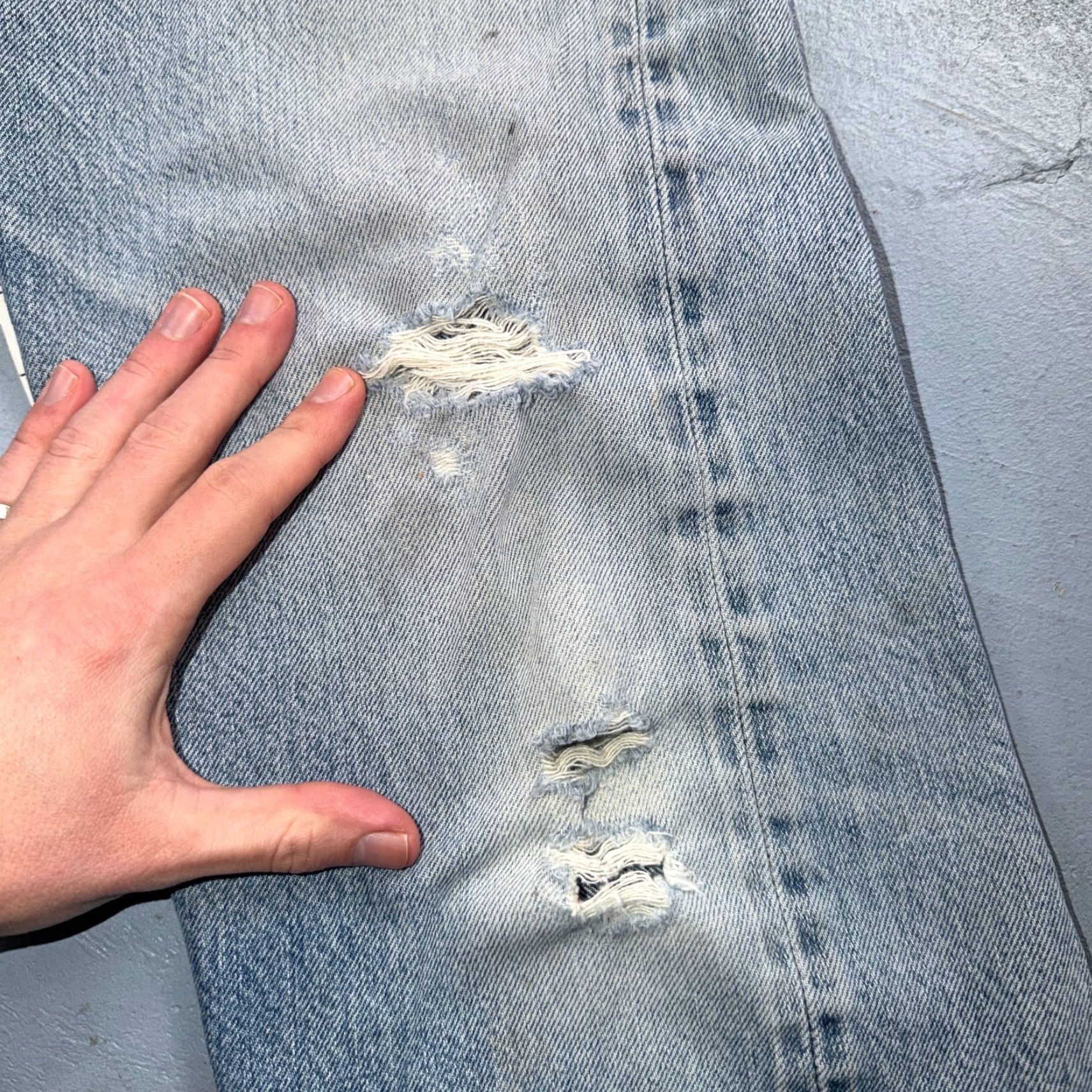 Levi's VINTAGE Levi's 501 Jeans Men Regular 31 Light Wash Blue 80s USA Distressed 5-Pocket Straight Denim 36in Inseam Button Closure Size US 31 - 7 Thumbnail