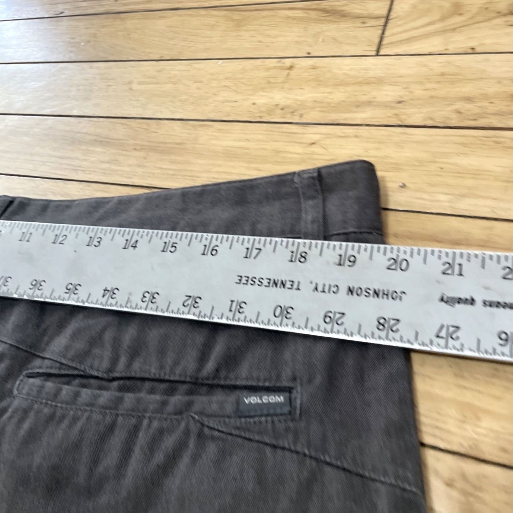 Volcom Volcom Shorts Men 38 Y2K Streetwear Gray Preppy Skate Chino Beach Surf 38x10 Size US 38 / EU 54 - 7 Thumbnail