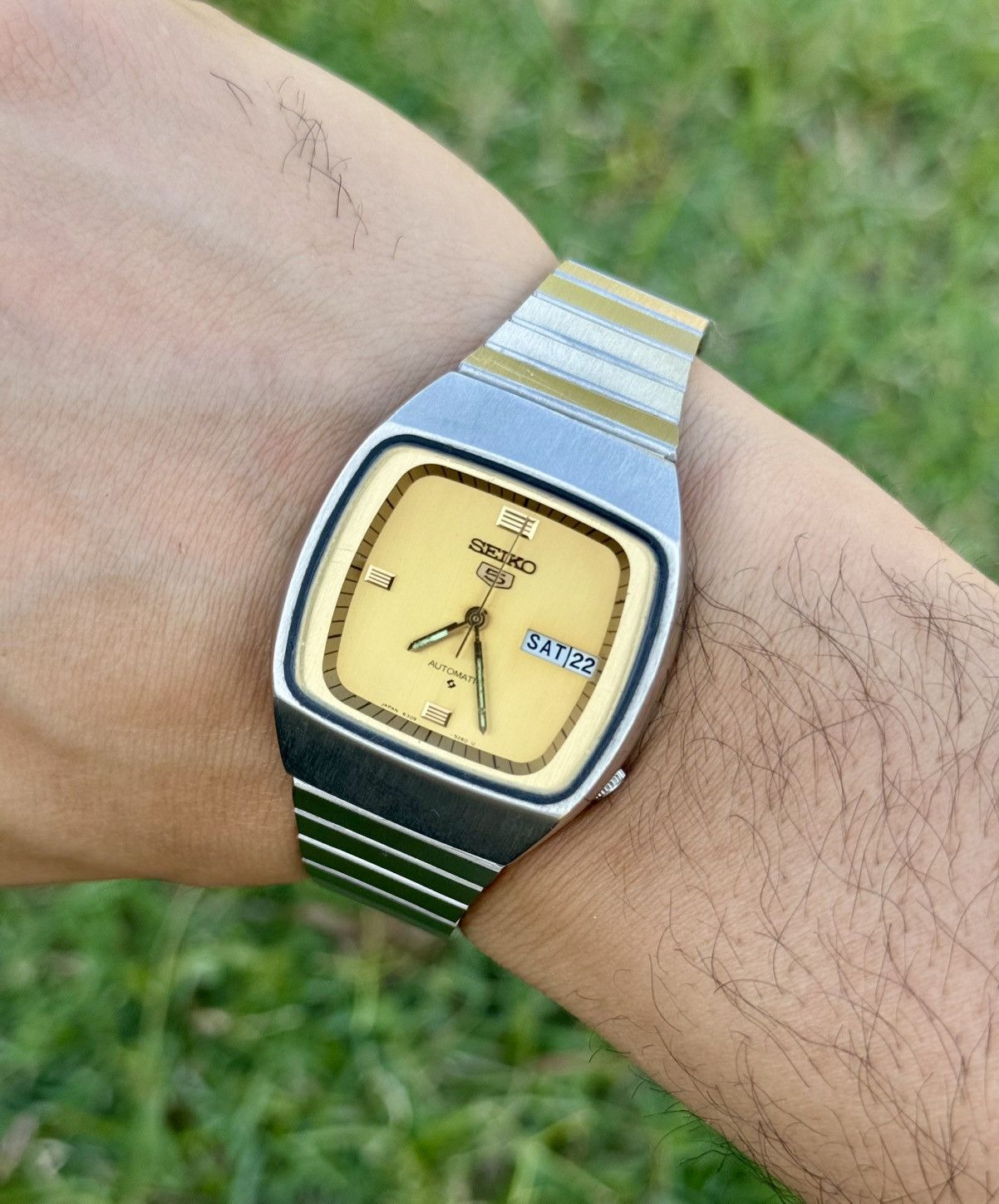 Seiko Vintage Seiko 5 Automatic japan Watch: golden Dial, TV Case Size 36 - 20 Thumbnail