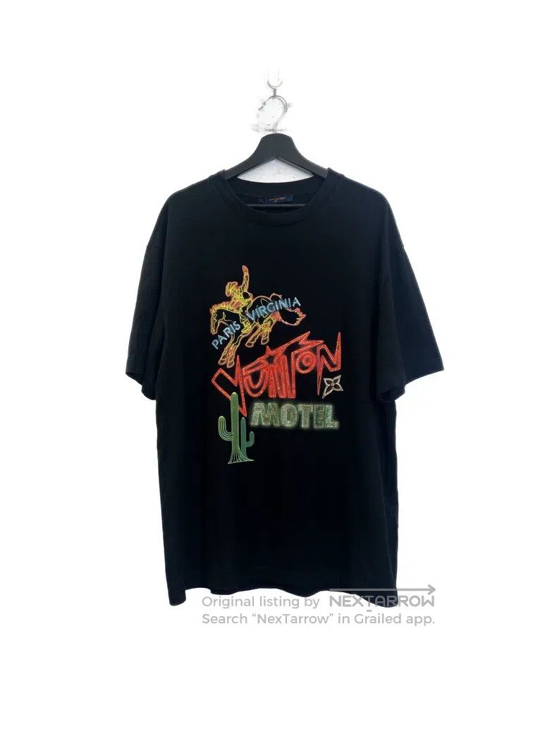Louis Vuitton Louis Vuitton Graffiti rhinestone print short sleeves Size US XXL / EU 58 / 5 - 1 Thumbnail