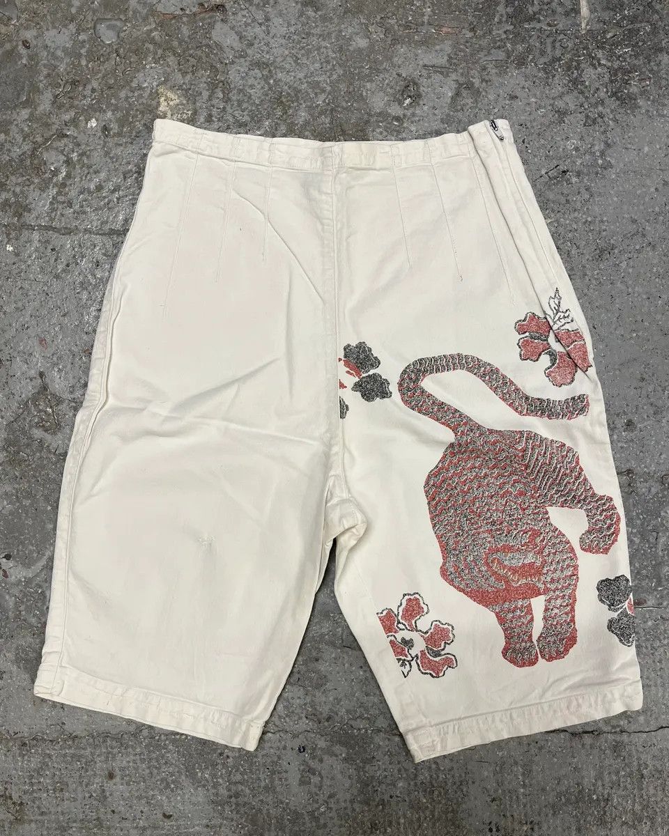 Giorgio Armani × Vintage 1990s Giorgio Armani White Tiger Shorts Size 28" / US 6 / IT 42 - 1 Thumbnail