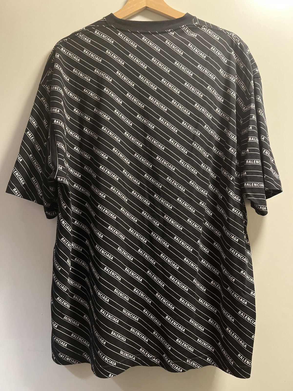 Balenciaga Balenciaga All Over Logo Print Shortsleeve T-Shirt Size US L / EU 52-54 / 3 - 2 Thumbnail